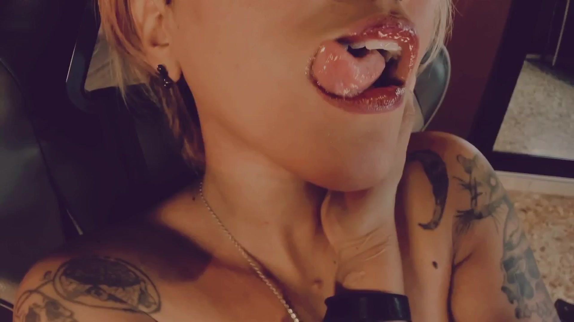 Gallery image thumbnail from AbraxxysRadio's myfreecams stream on, 04/29/2025, 24:02 image 10 of 20