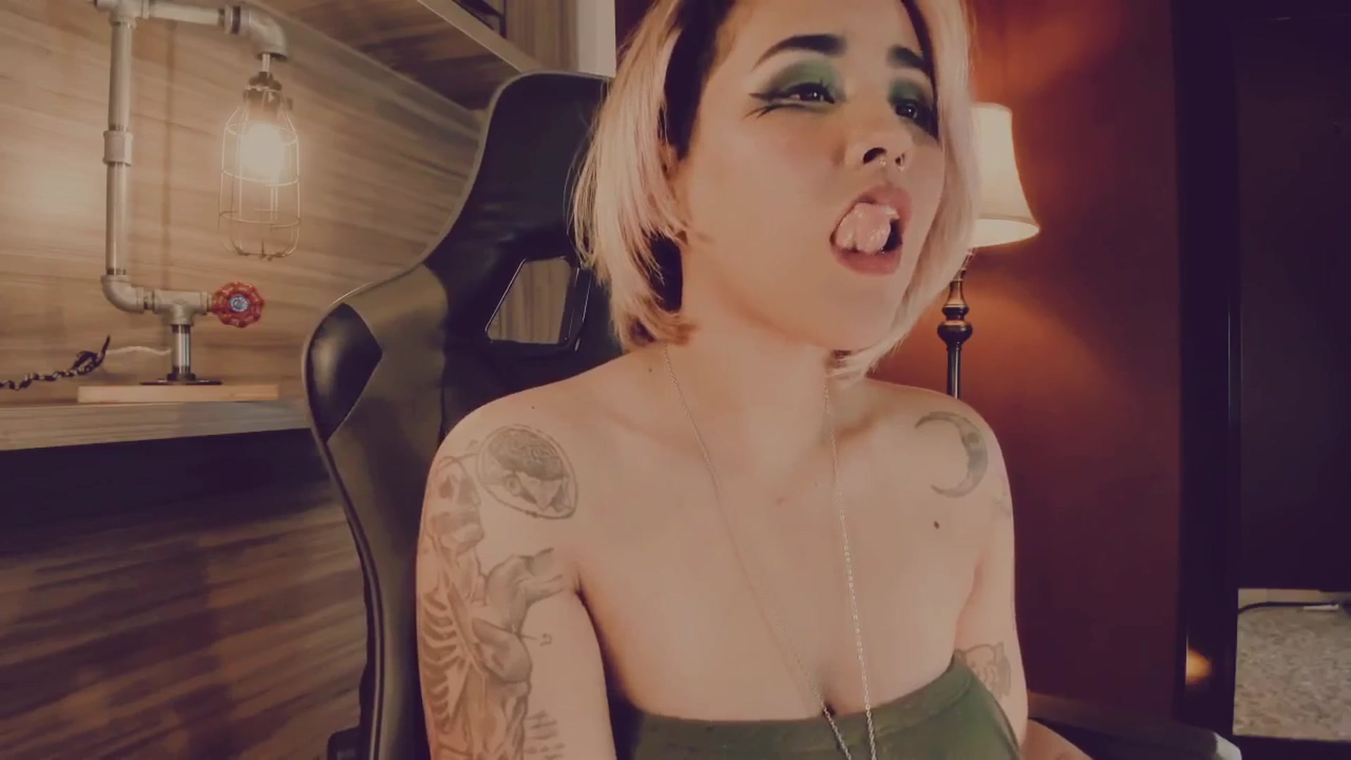 Gallery image thumbnail from AbraxxysRadio's myfreecams stream on, 04/29/2025, 01:05 image 4 of 20