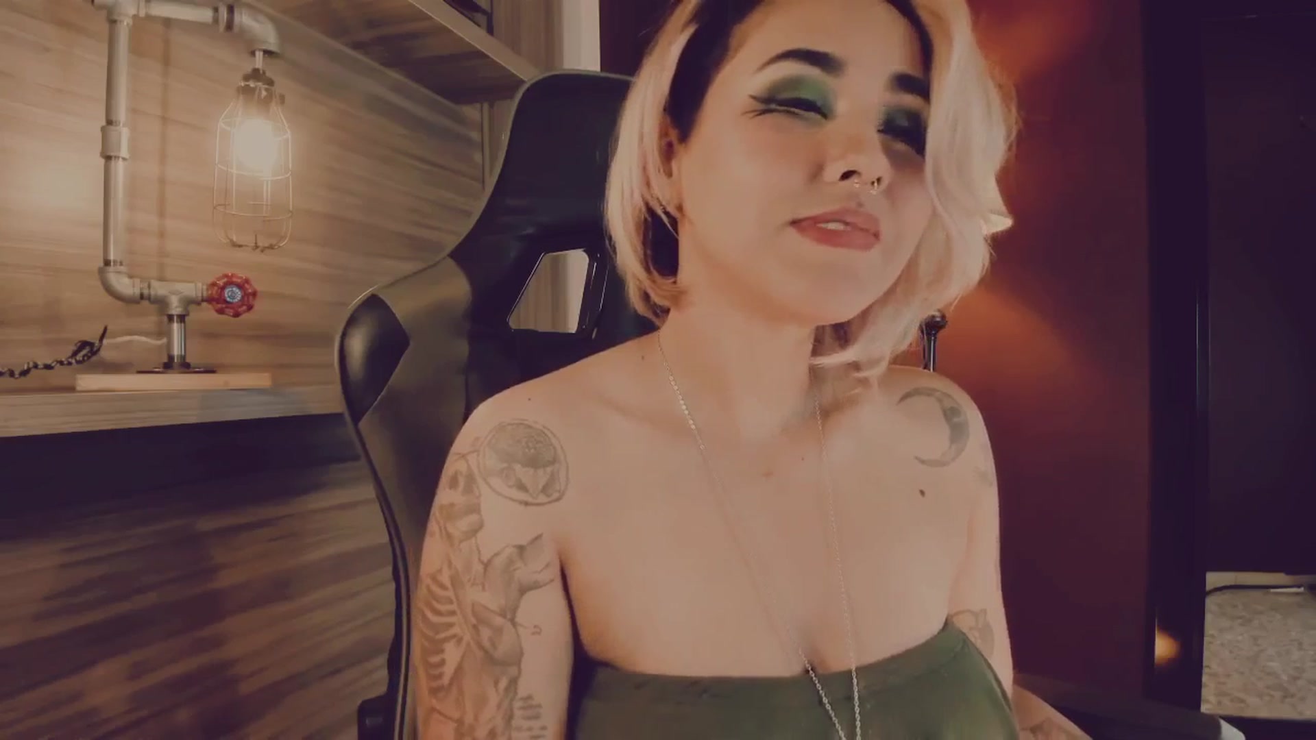 Gallery image thumbnail from AbraxxysRadio's myfreecams stream on, 04/29/2025, 01:05 image 2 of 20