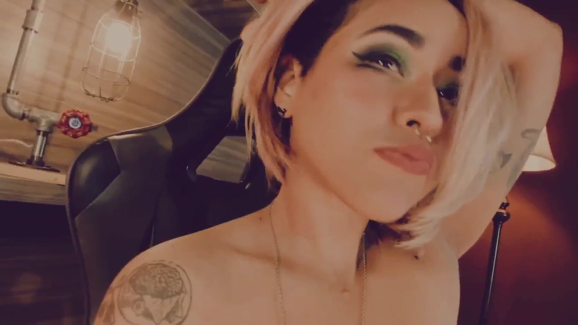 Gallery image thumbnail from AbraxxysRadio's myfreecams stream on, 04/29/2025, 01:05 image 15 of 20