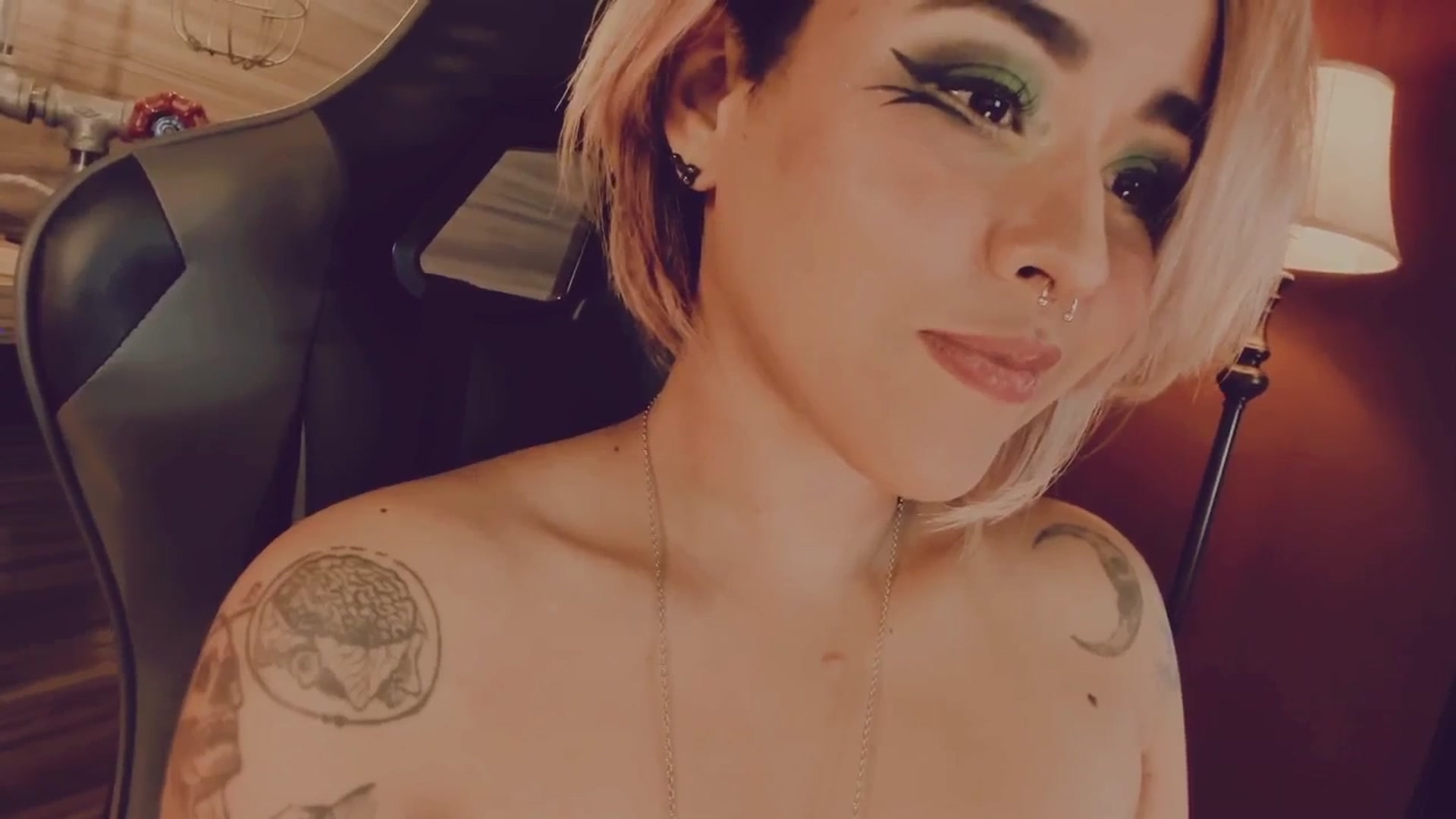 Gallery image thumbnail from AbraxxysRadio's myfreecams stream on, 04/29/2025, 01:05 image 16 of 20