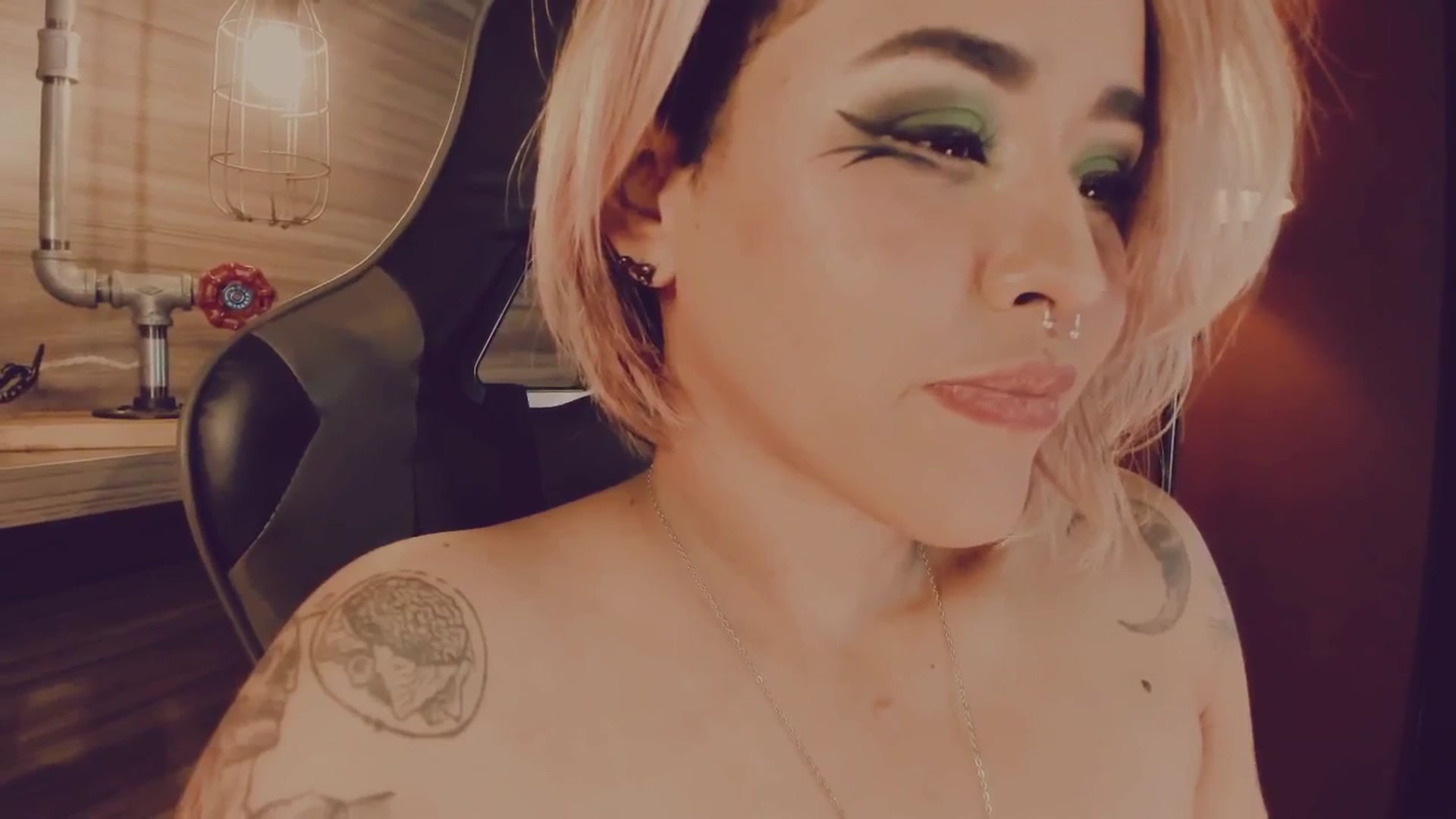 Gallery image thumbnail from AbraxxysRadio's myfreecams stream on, 04/29/2025, 01:05 image 18 of 20