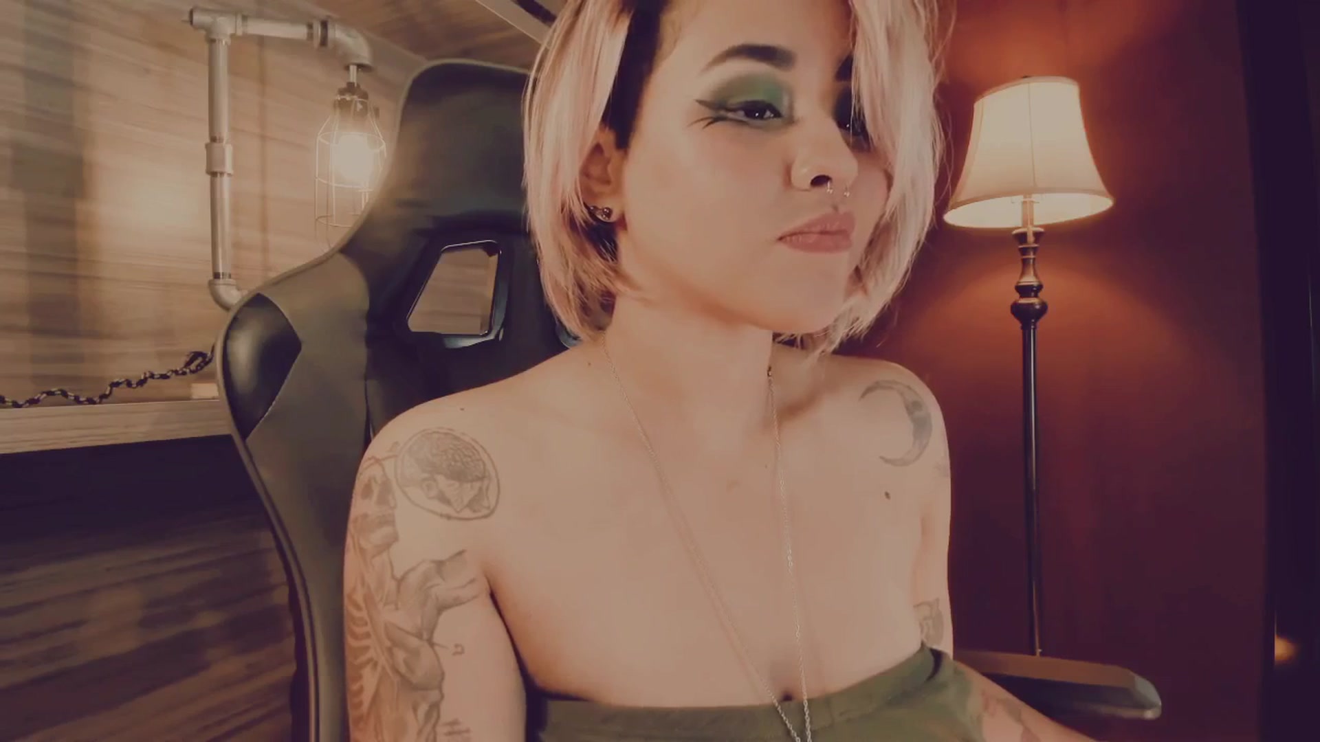 Gallery image thumbnail from AbraxxysRadio's myfreecams stream on, 04/29/2025, 01:05 image 20 of 20