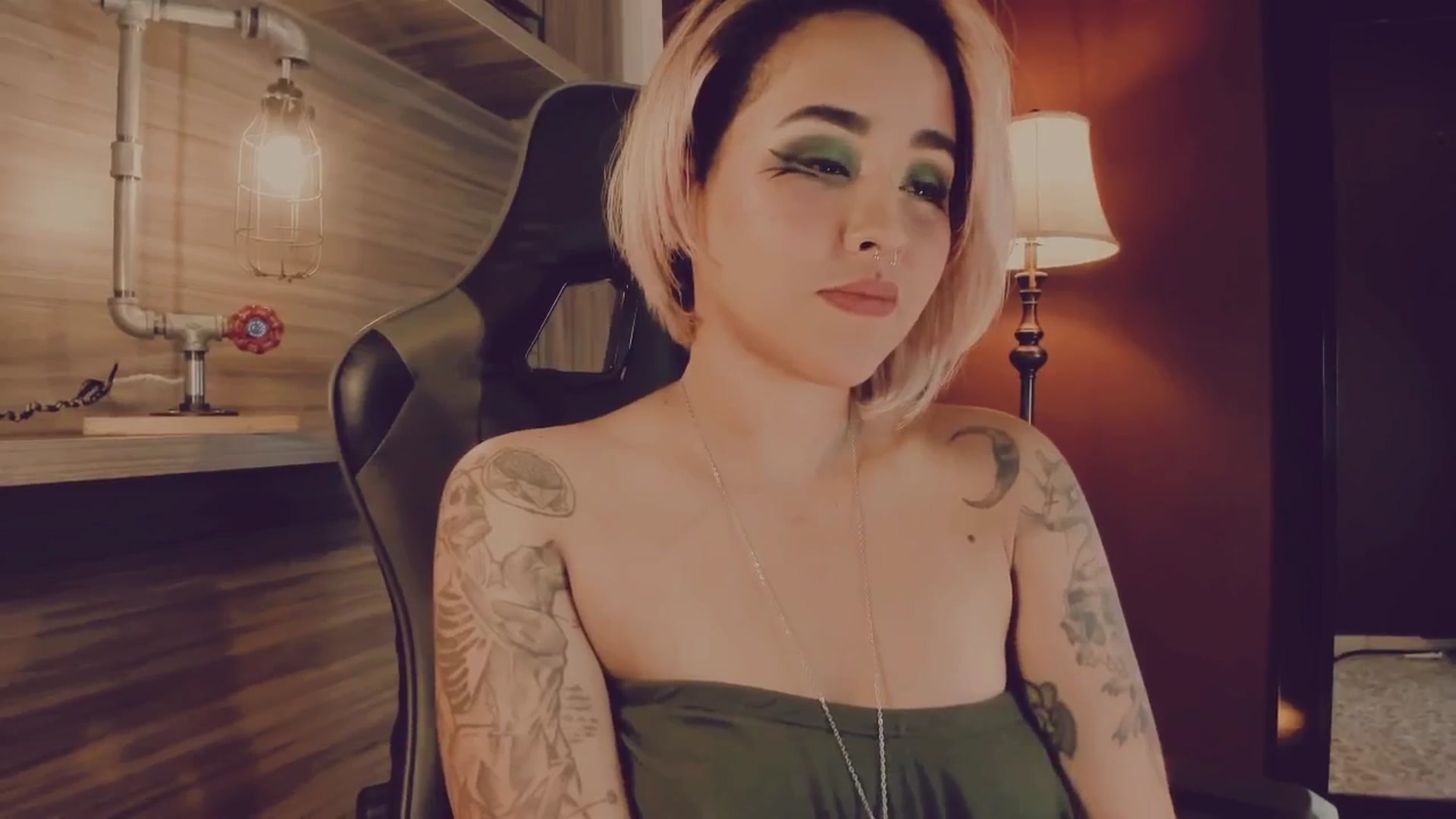 Gallery image thumbnail from AbraxxysRadio's myfreecams stream on, 04/29/2025, 01:05 image 6 of 20