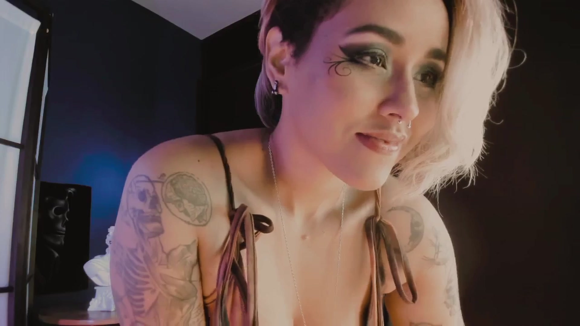 Gallery image thumbnail from AbraxxysRadio's myfreecams stream on, 05/01/2025, 23:34 image 16 of 20