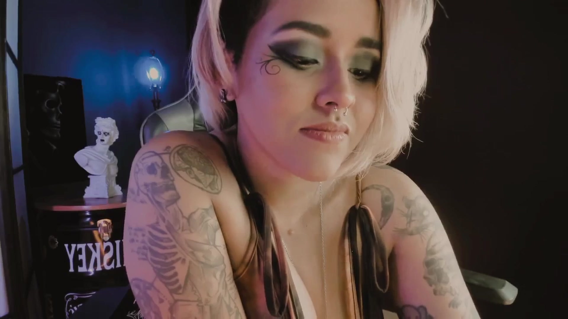 Gallery image thumbnail from AbraxxysRadio's myfreecams stream on, 05/02/2025, 02:46 image 10 of 20