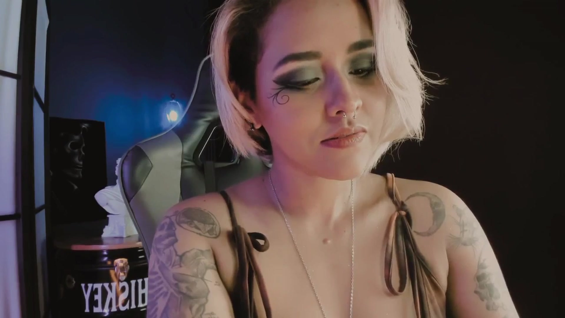 Gallery image thumbnail from AbraxxysRadio's myfreecams stream on, 05/02/2025, 02:46 image 5 of 20