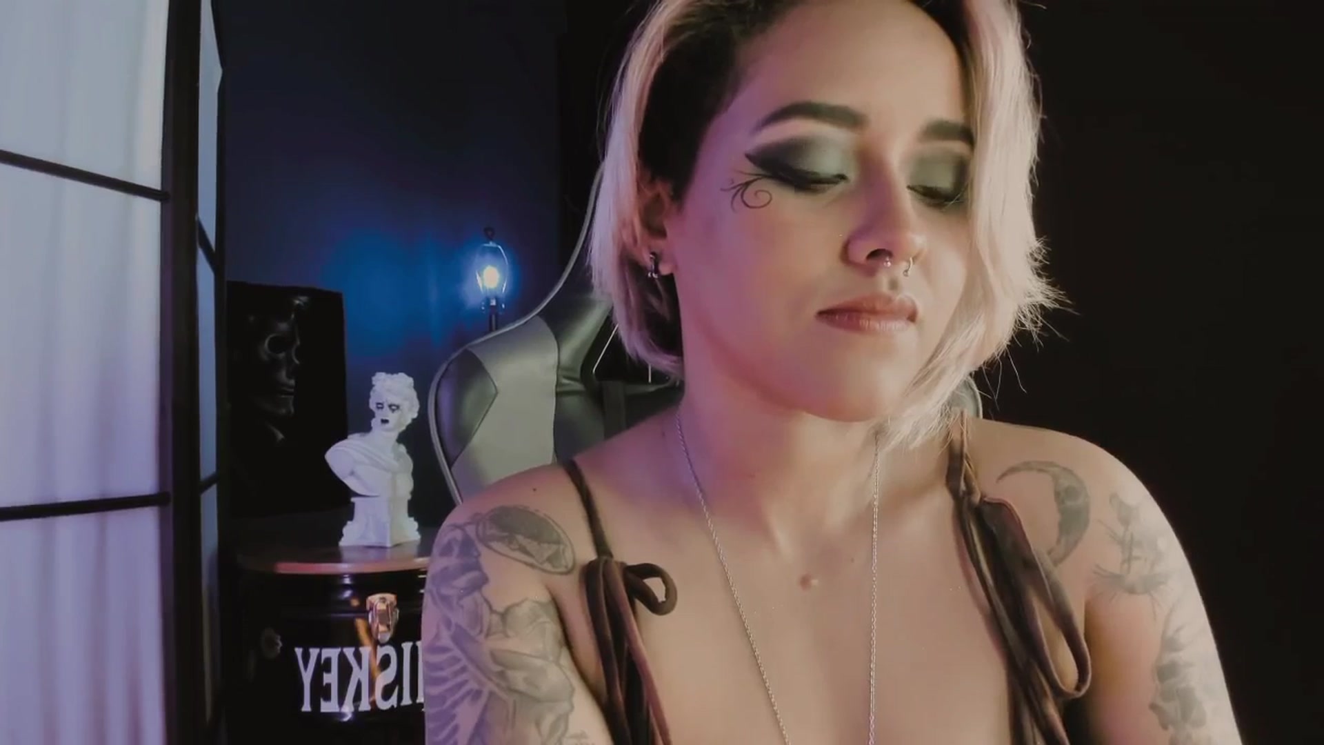 Gallery image thumbnail from AbraxxysRadio's myfreecams stream on, 05/02/2025, 02:46 image 2 of 20