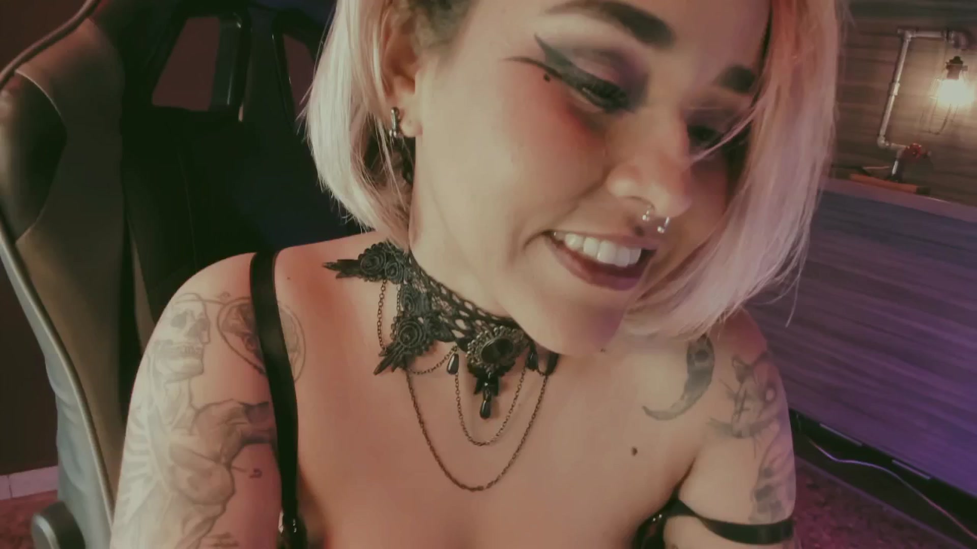 Gallery image thumbnail from AbraxxysRadio's myfreecams stream on, 05/20/2025, 02:20 image 5 of 20