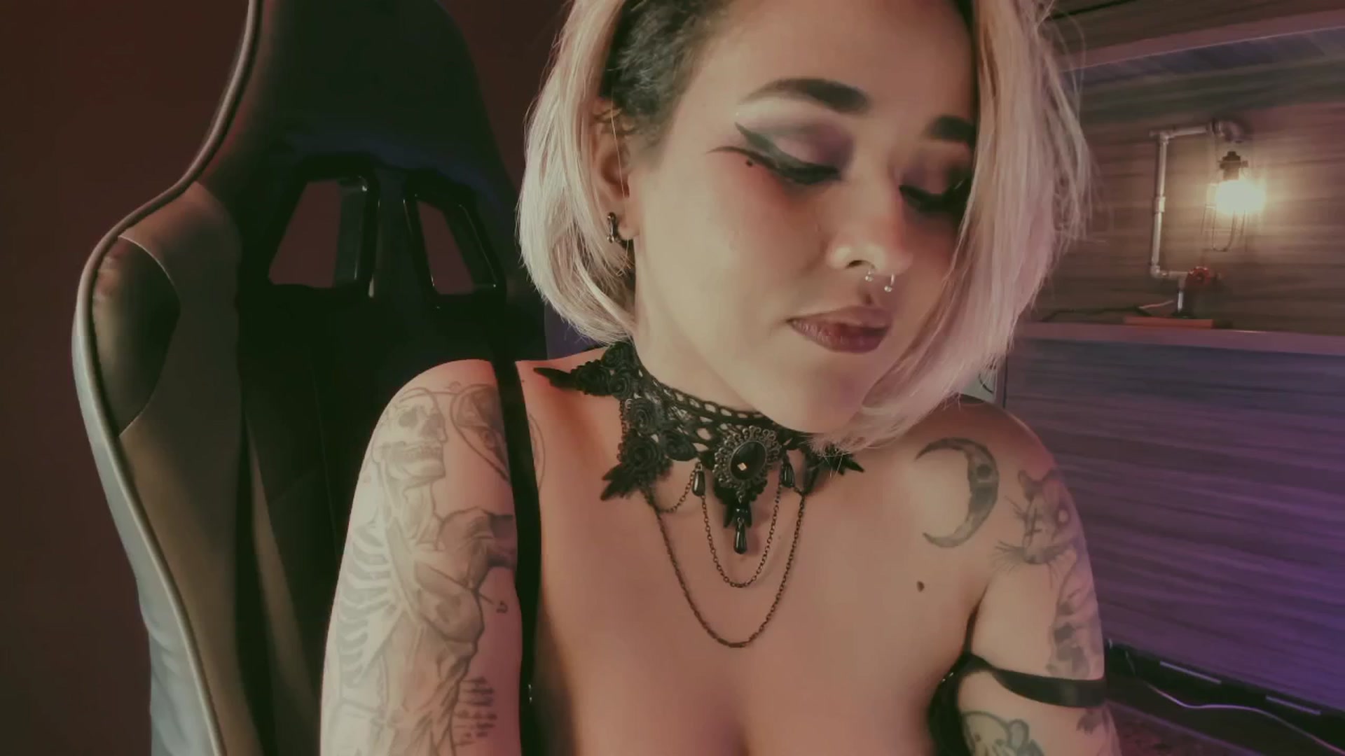 Gallery image thumbnail from AbraxxysRadio's myfreecams stream on, 05/20/2025, 02:20 image 7 of 20
