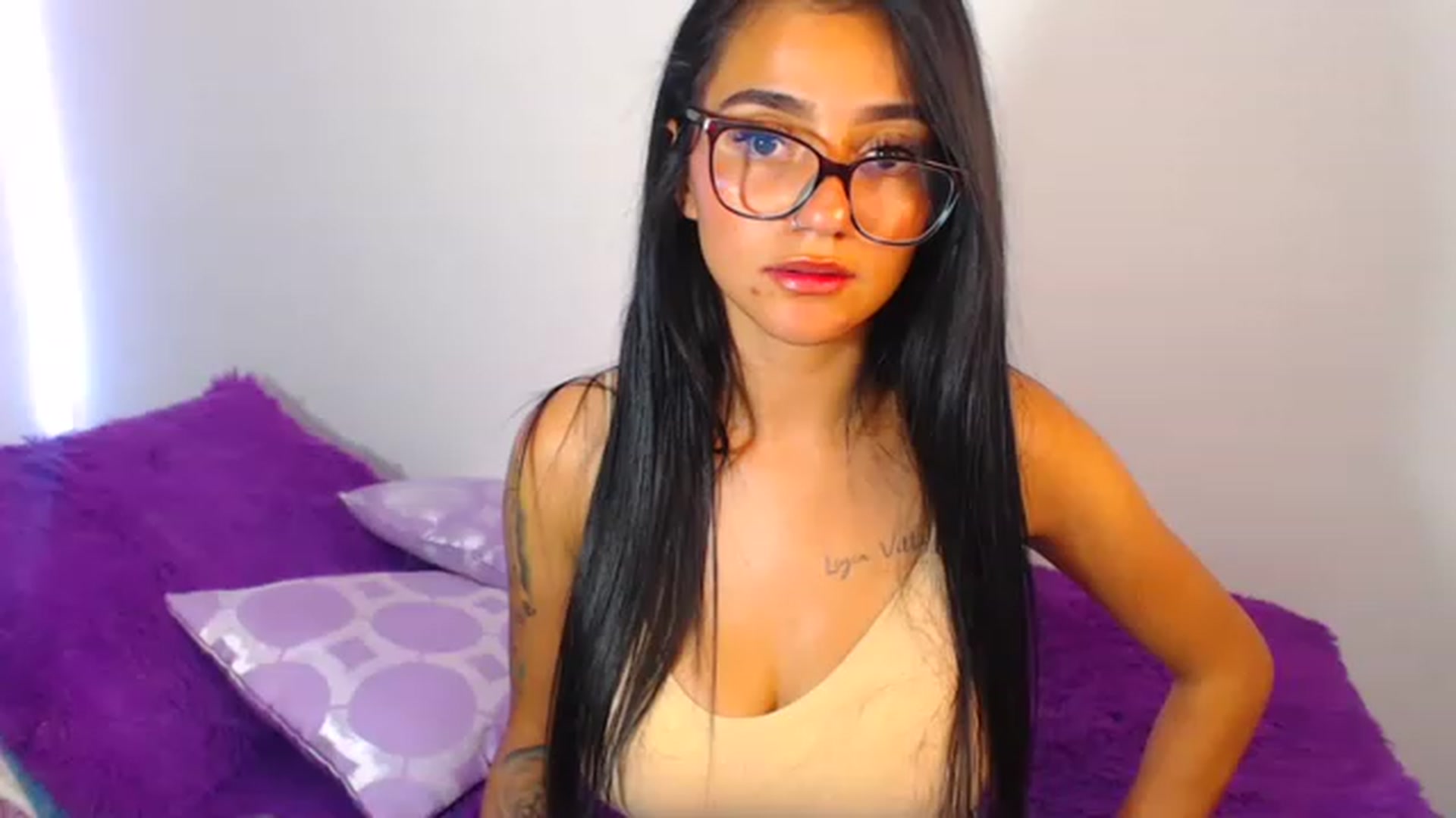 Gallery image thumbnail from Abril_sum's myfreecams stream on, 11/24/2022, 22:35 image 4 of 20