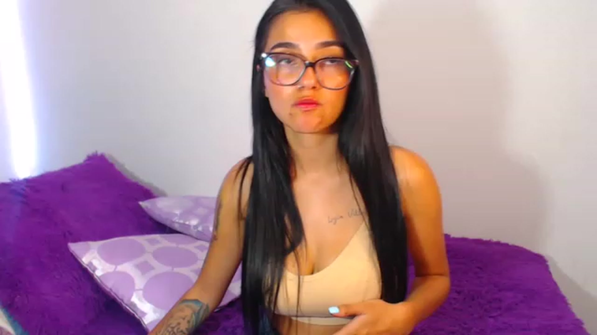 Gallery image thumbnail from Abril_sum's myfreecams stream on, 11/24/2022, 22:35 image 1 of 20