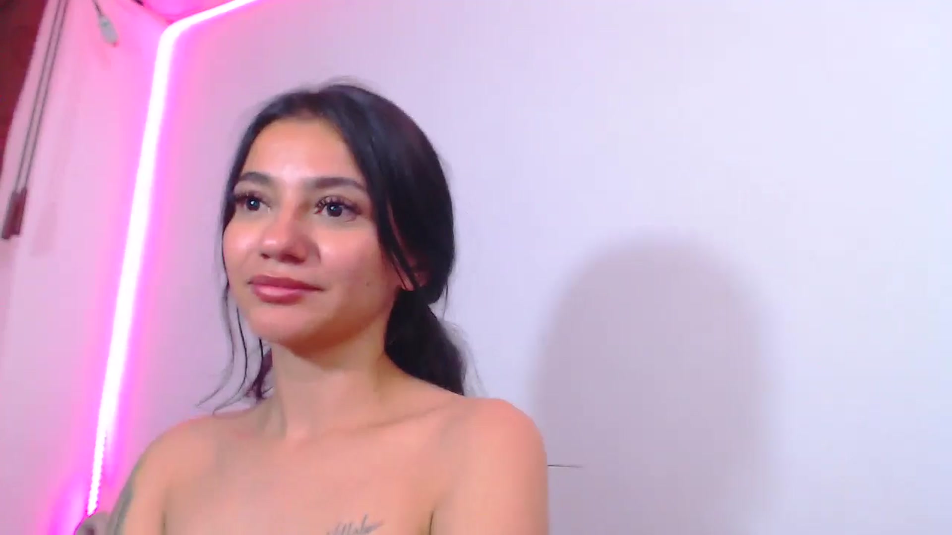 Gallery image thumbnail from Abril_sum's myfreecams stream on, 03/12/2026, 09:52 image 19 of 20
