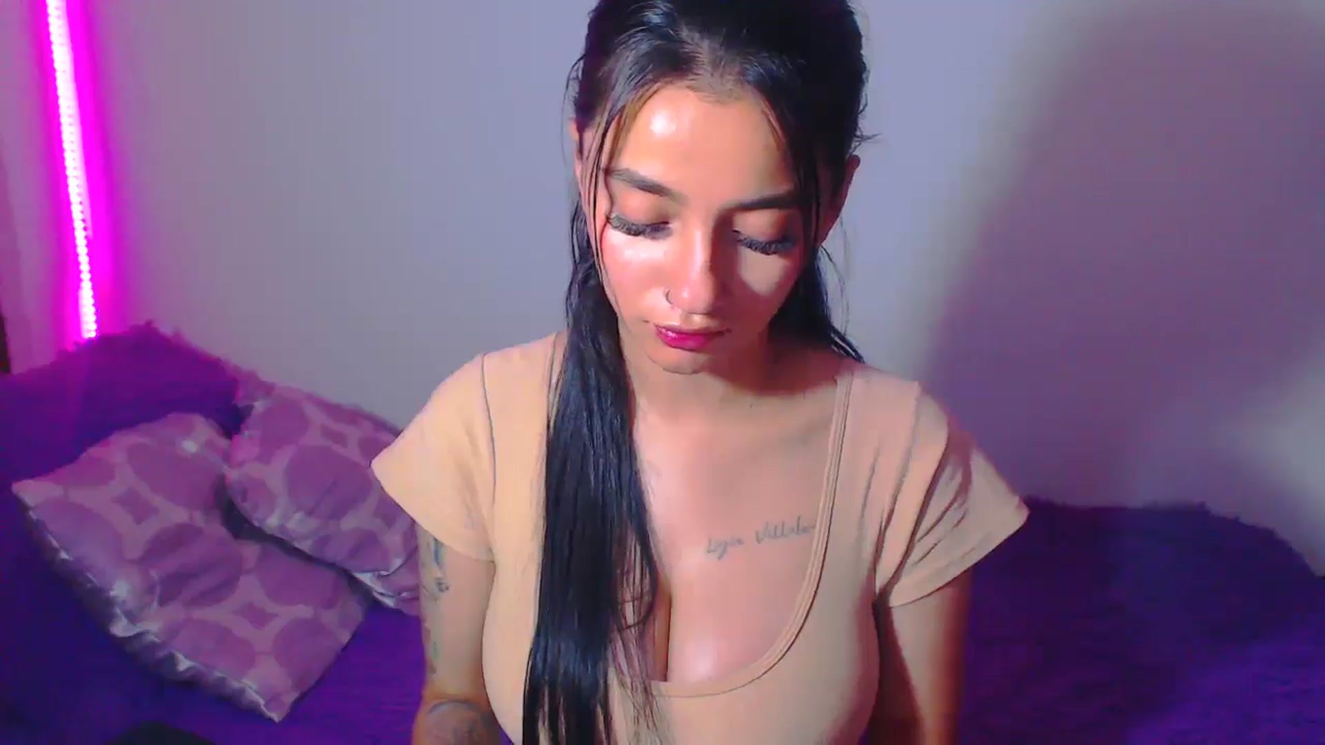 Gallery image thumbnail from Abril_sum's myfreecams stream on, 05/06/2026, 02:38 image 3 of 20