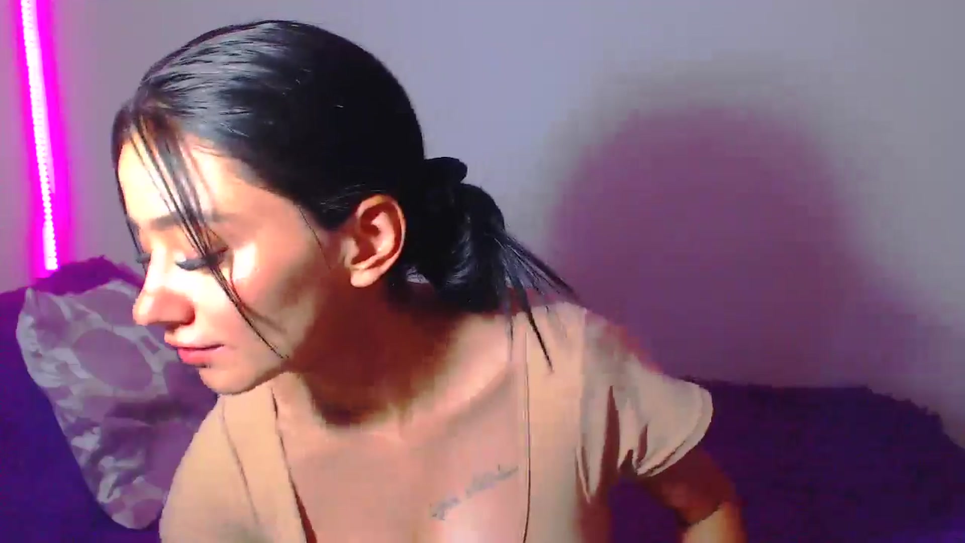 Gallery image thumbnail from Abril_sum's myfreecams stream on, 05/08/2026, 03:59 image 7 of 20