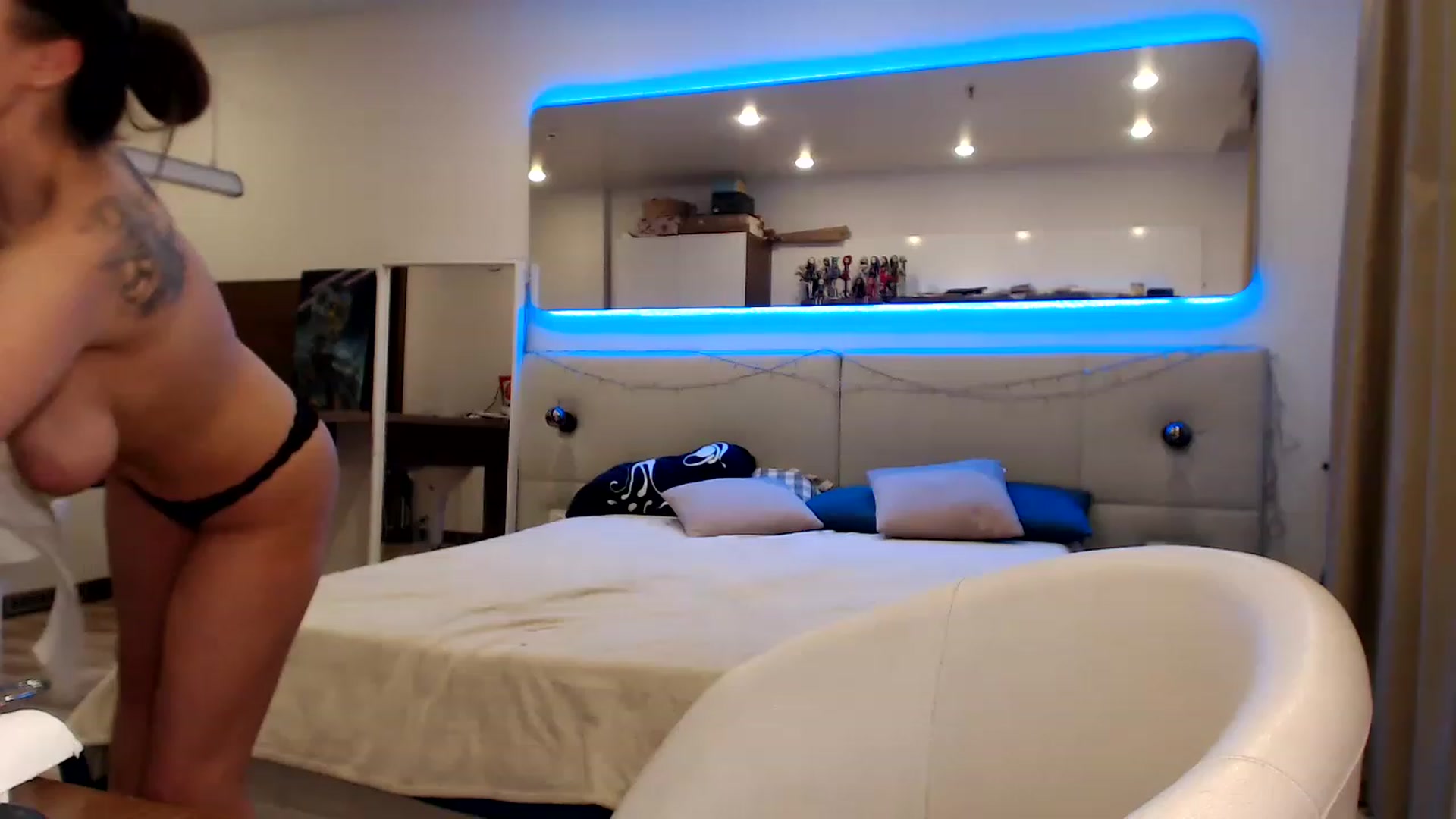 Gallery image thumbnail from Aby_Frost's myfreecams stream on, 01/22/2023, 19:58 image 18 of 20