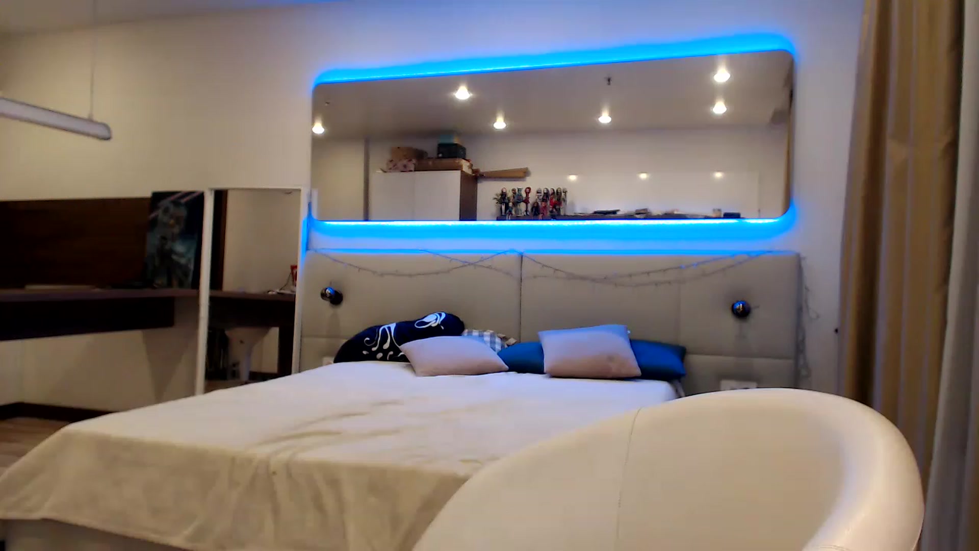 Gallery image thumbnail from Aby_Frost's myfreecams stream on, 01/23/2023, 24:13 image 8 of 20