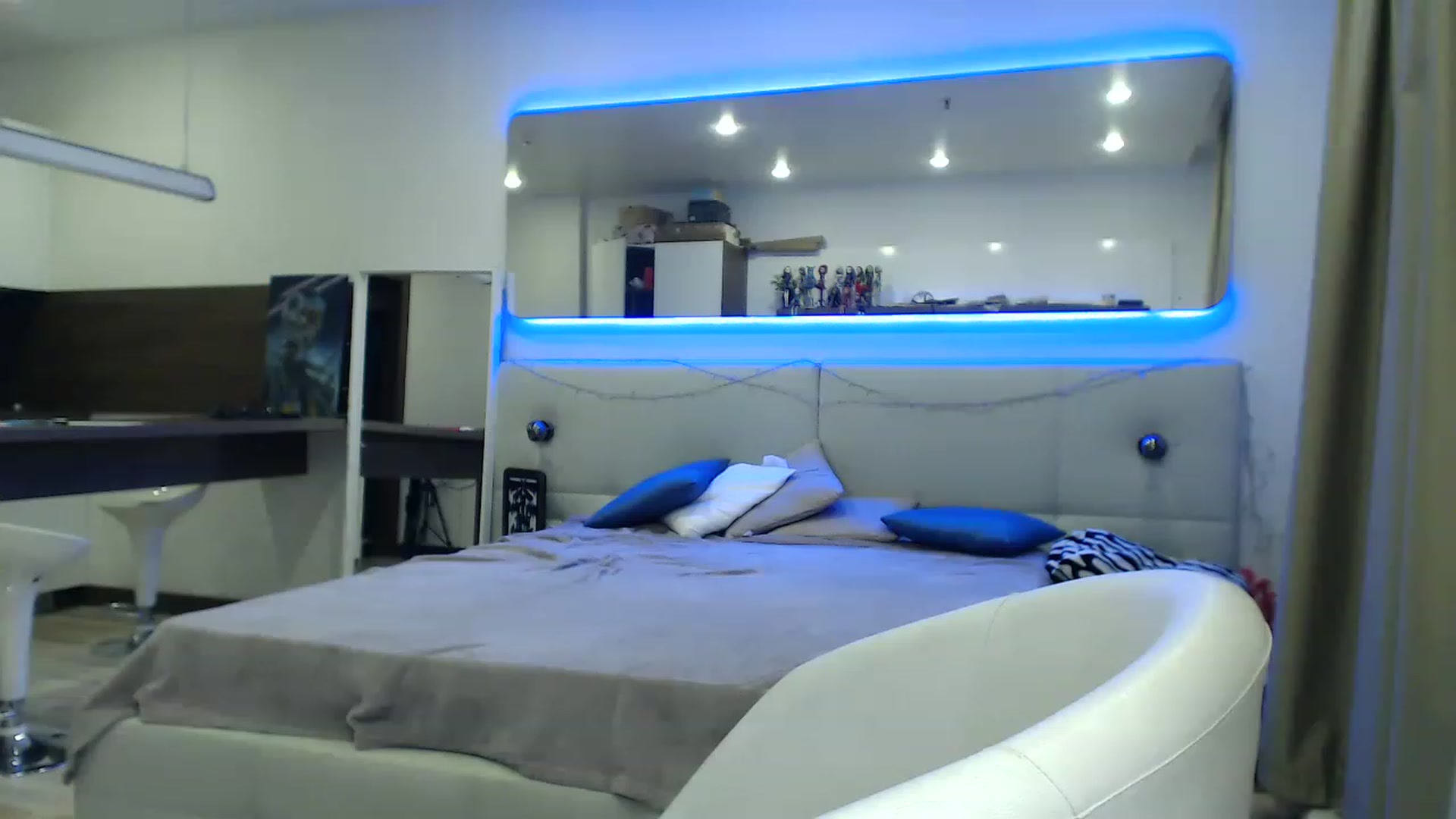 Gallery image thumbnail from Aby_Frost's myfreecams stream on, 04/30/2023, 18:38 image 8 of 20