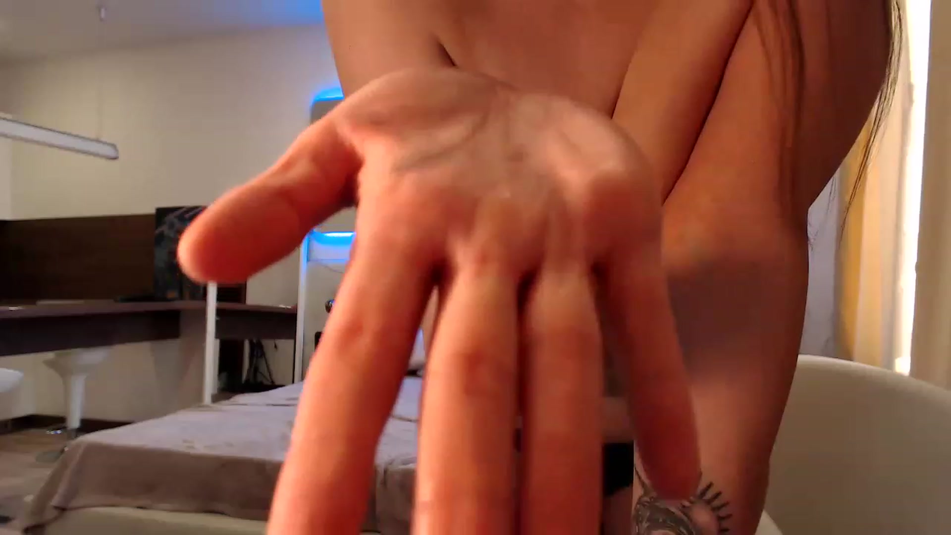 Gallery image thumbnail from Aby_Frost's myfreecams stream on, 06/18/2023, 18:27 image 10 of 20