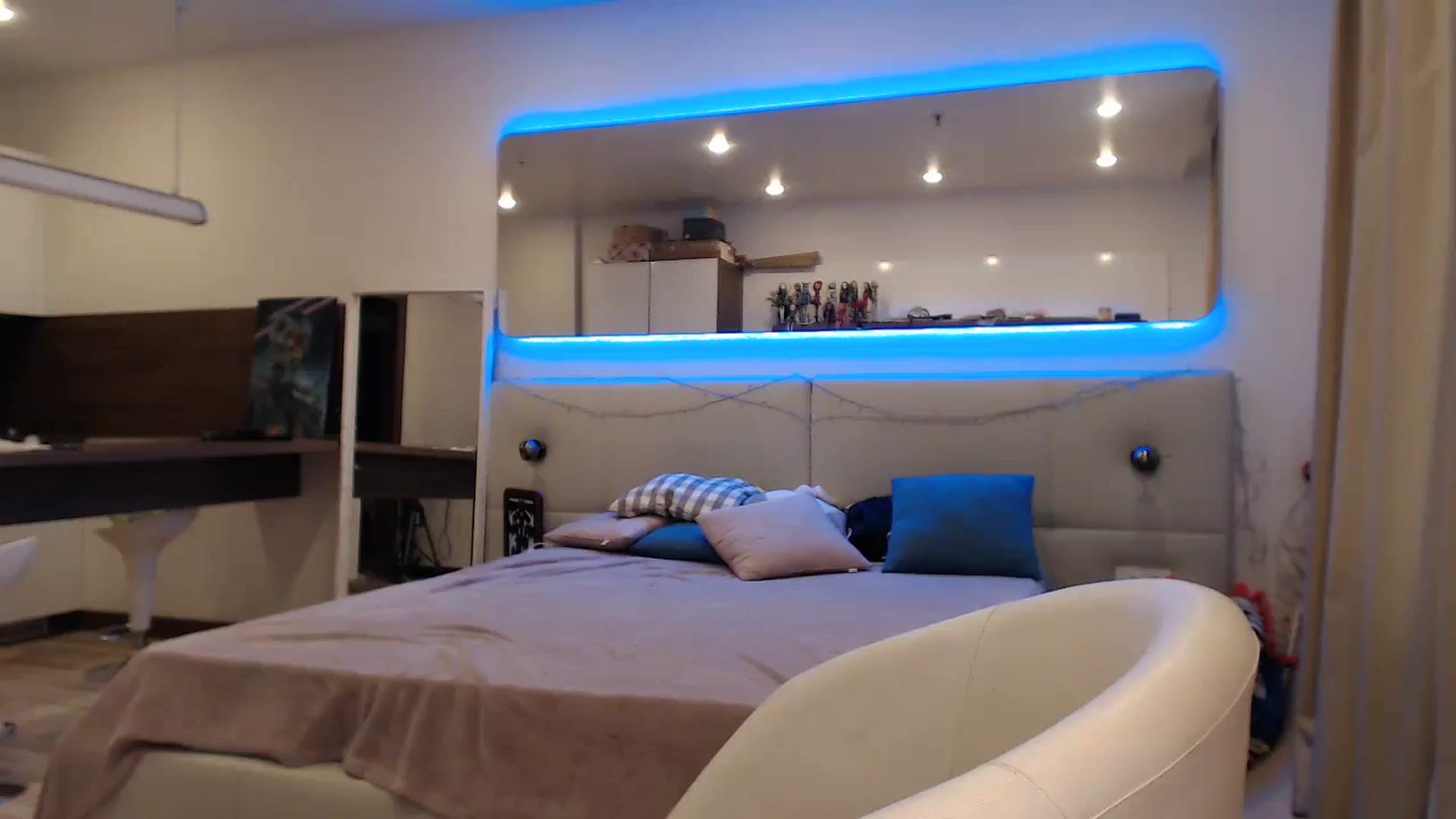 Gallery image thumbnail from Aby_Frost's myfreecams stream on, 07/25/2023, 18:12 image 7 of 20