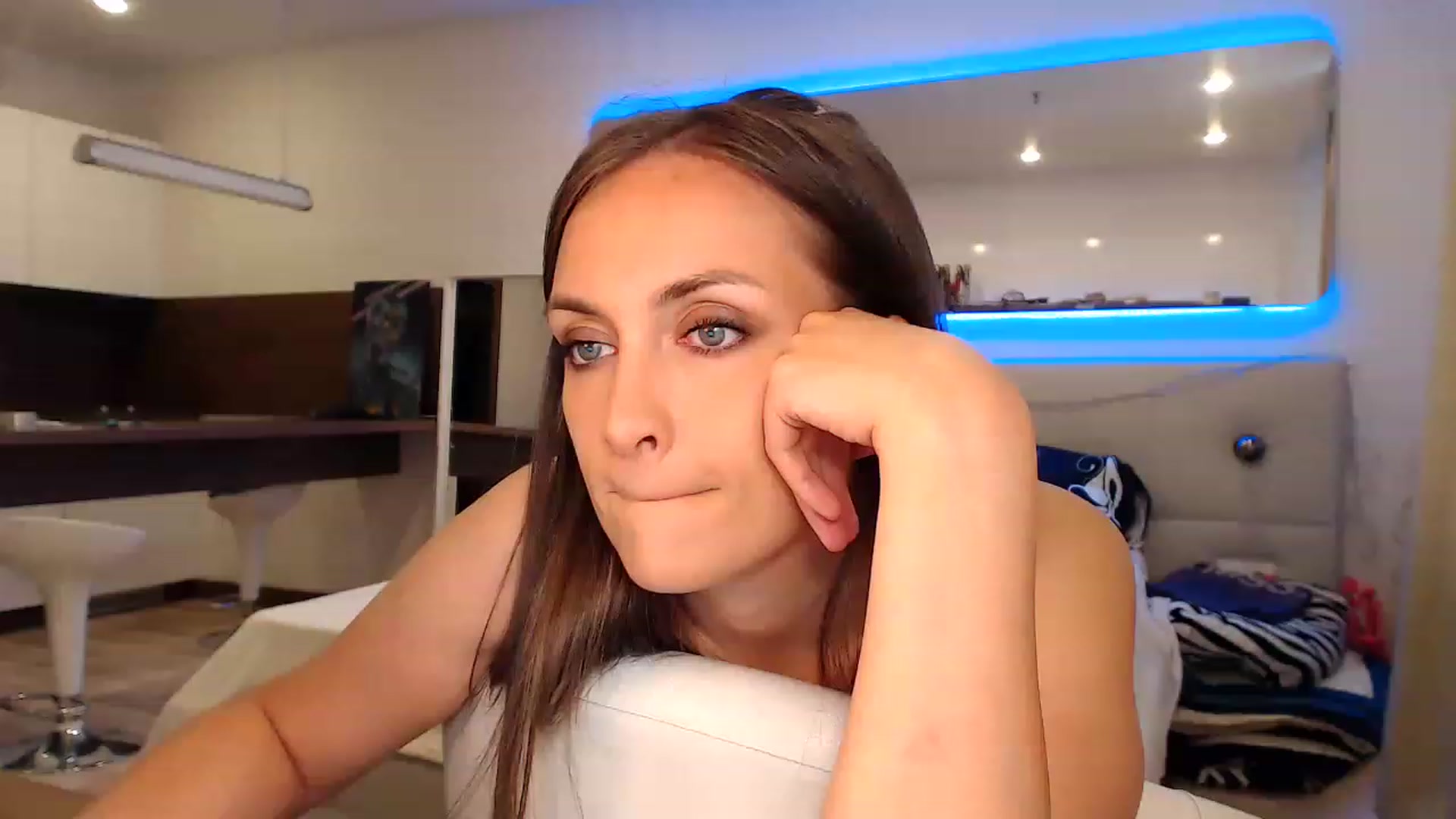 Gallery image thumbnail from Aby_Frost's myfreecams stream on, 08/28/2023, 05:08 image 3 of 20