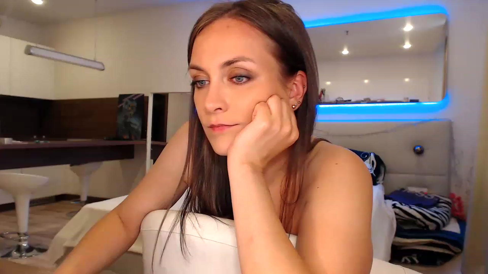 Gallery image thumbnail from Aby_Frost's myfreecams stream on, 08/28/2023, 05:08 image 4 of 20