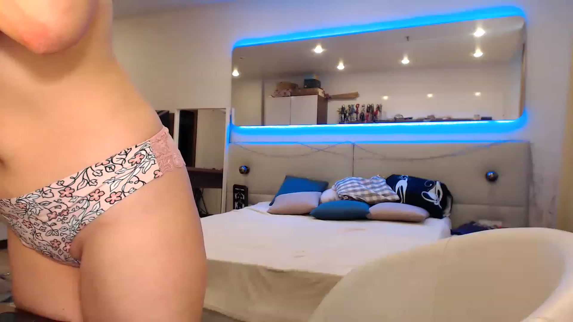 Gallery image thumbnail from Aby_Frost's myfreecams stream on, 08/28/2023, 05:08 image 16 of 20