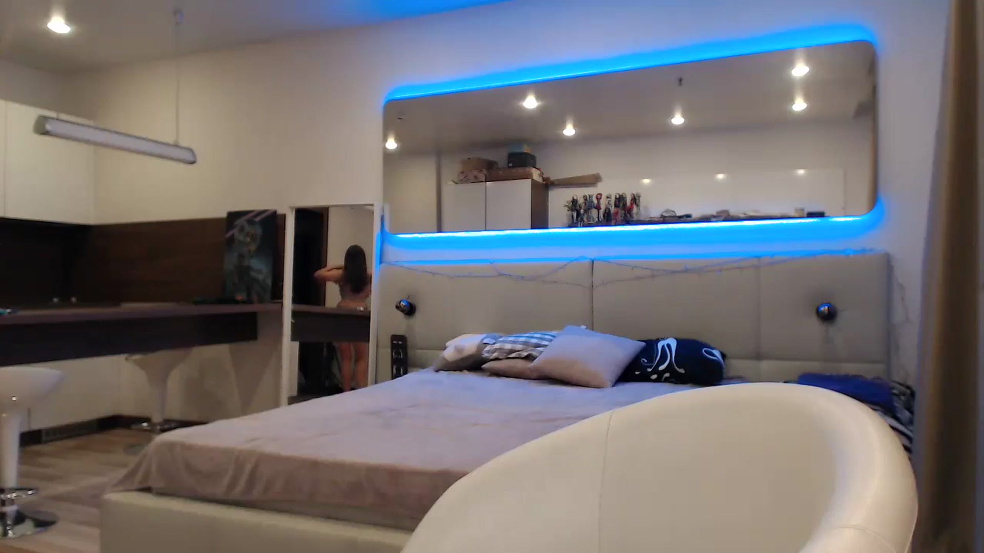 Gallery image thumbnail from Aby_Frost's myfreecams stream on, 11/22/2023, 18:55 image 18 of 20