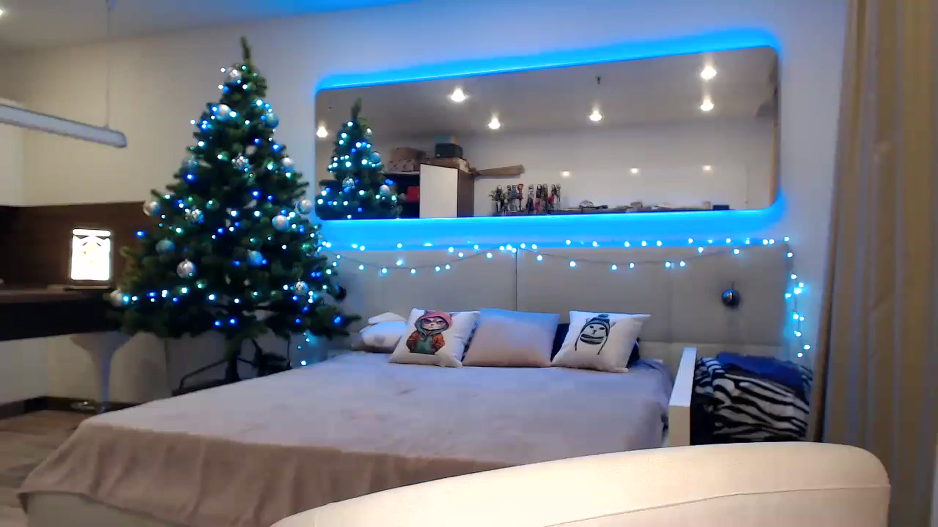 Gallery image thumbnail from Aby_Frost's myfreecams stream on, 12/24/2023, 17:26 image 9 of 20