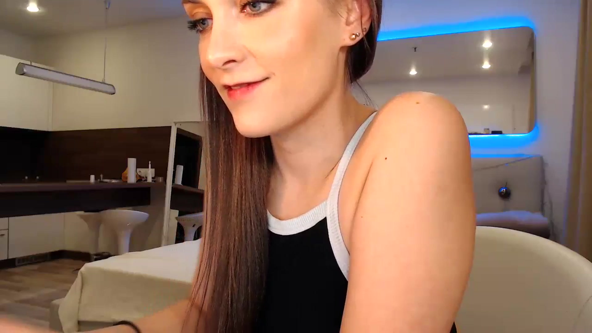 Gallery image thumbnail from Aby_Frost's myfreecams stream on, 03/22/2024, 17:01 image 10 of 20