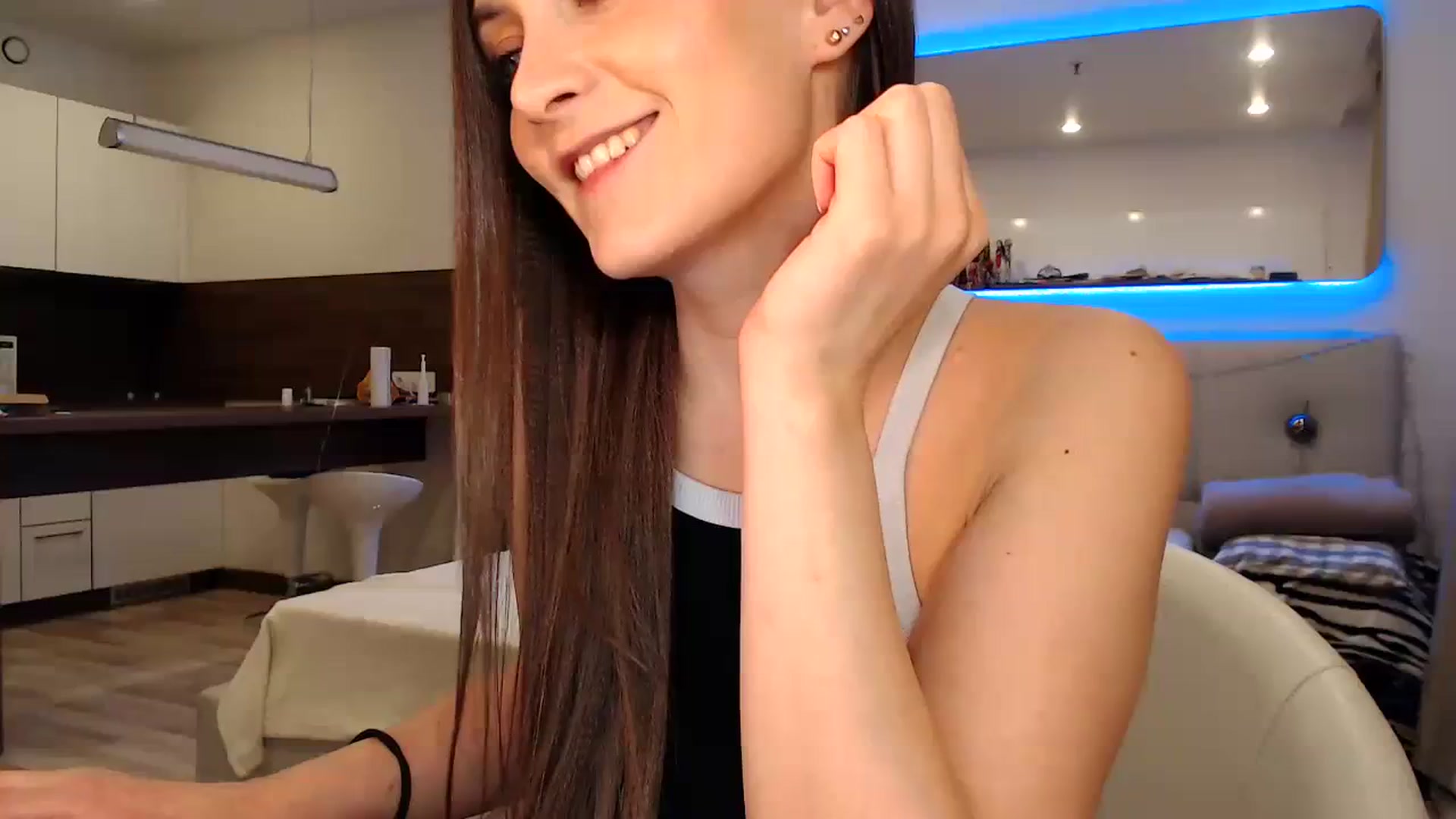Gallery image thumbnail from Aby_Frost's myfreecams stream on, 03/22/2024, 17:01 image 16 of 20