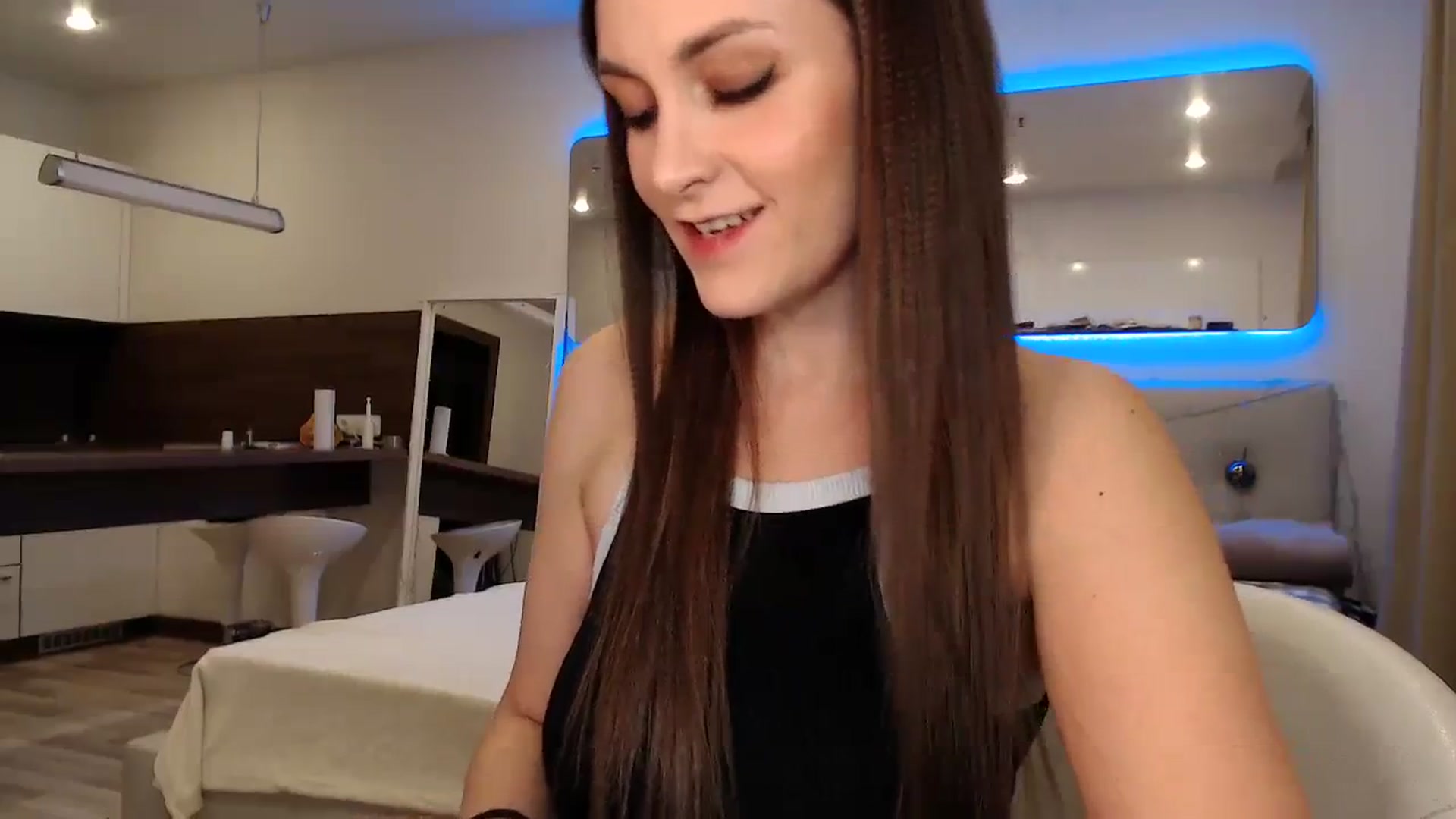 Gallery image thumbnail from Aby_Frost's myfreecams stream on, 03/22/2024, 17:01 image 2 of 20