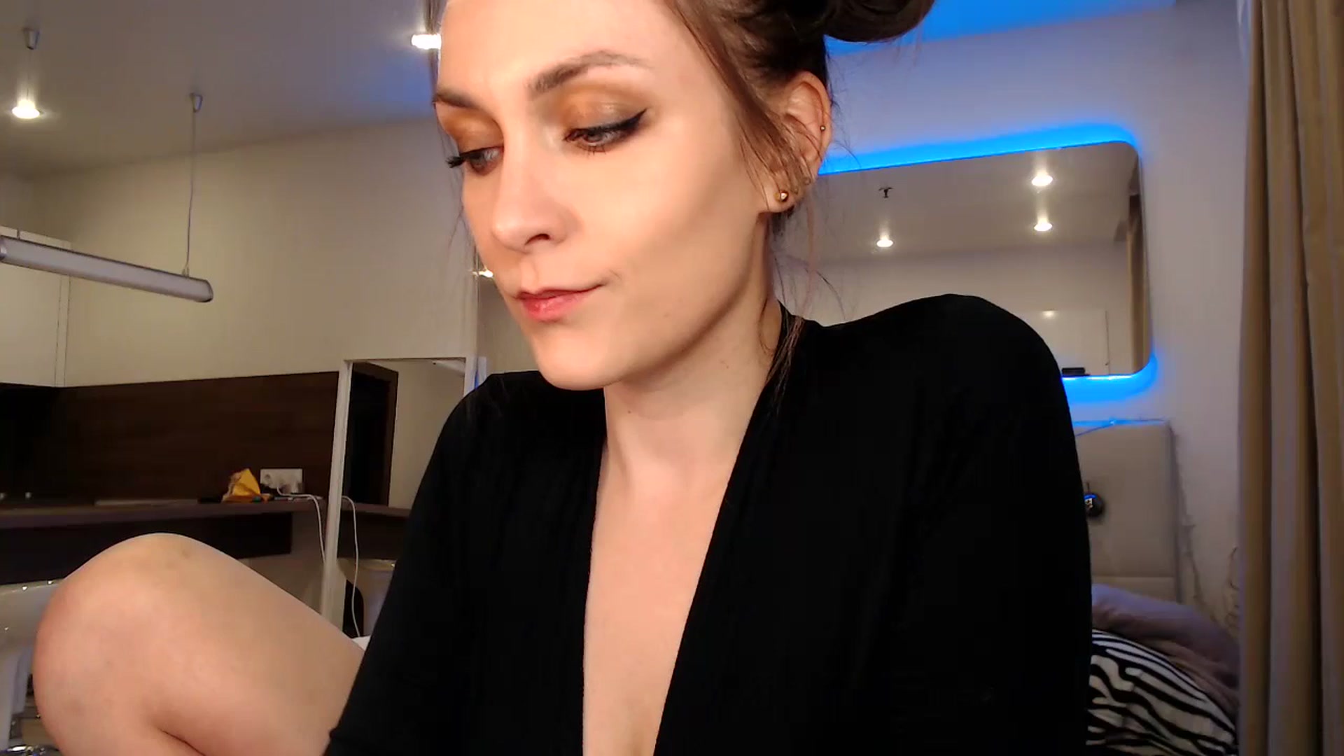 Gallery image thumbnail from Aby_Frost's myfreecams stream on, 04/19/2024, 18:34 image 7 of 20
