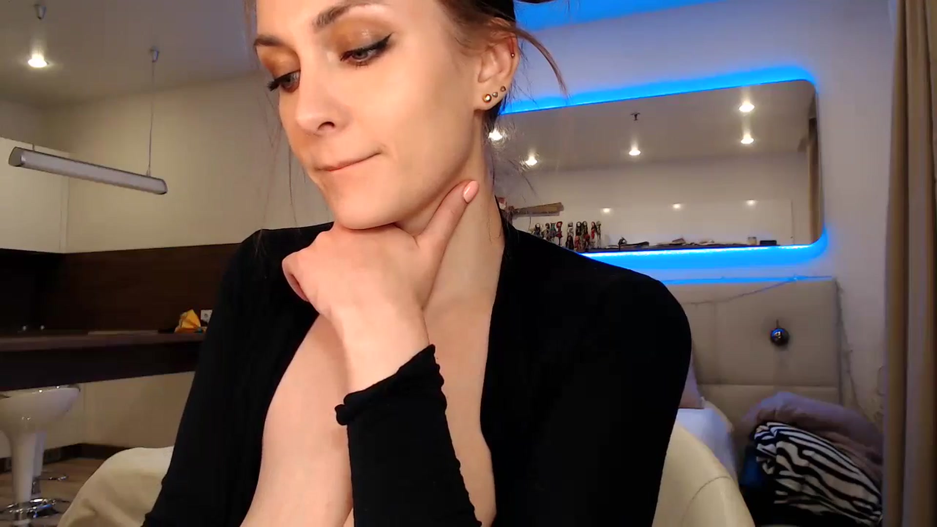Gallery image thumbnail from Aby_Frost's myfreecams stream on, 04/19/2024, 18:34 image 20 of 20