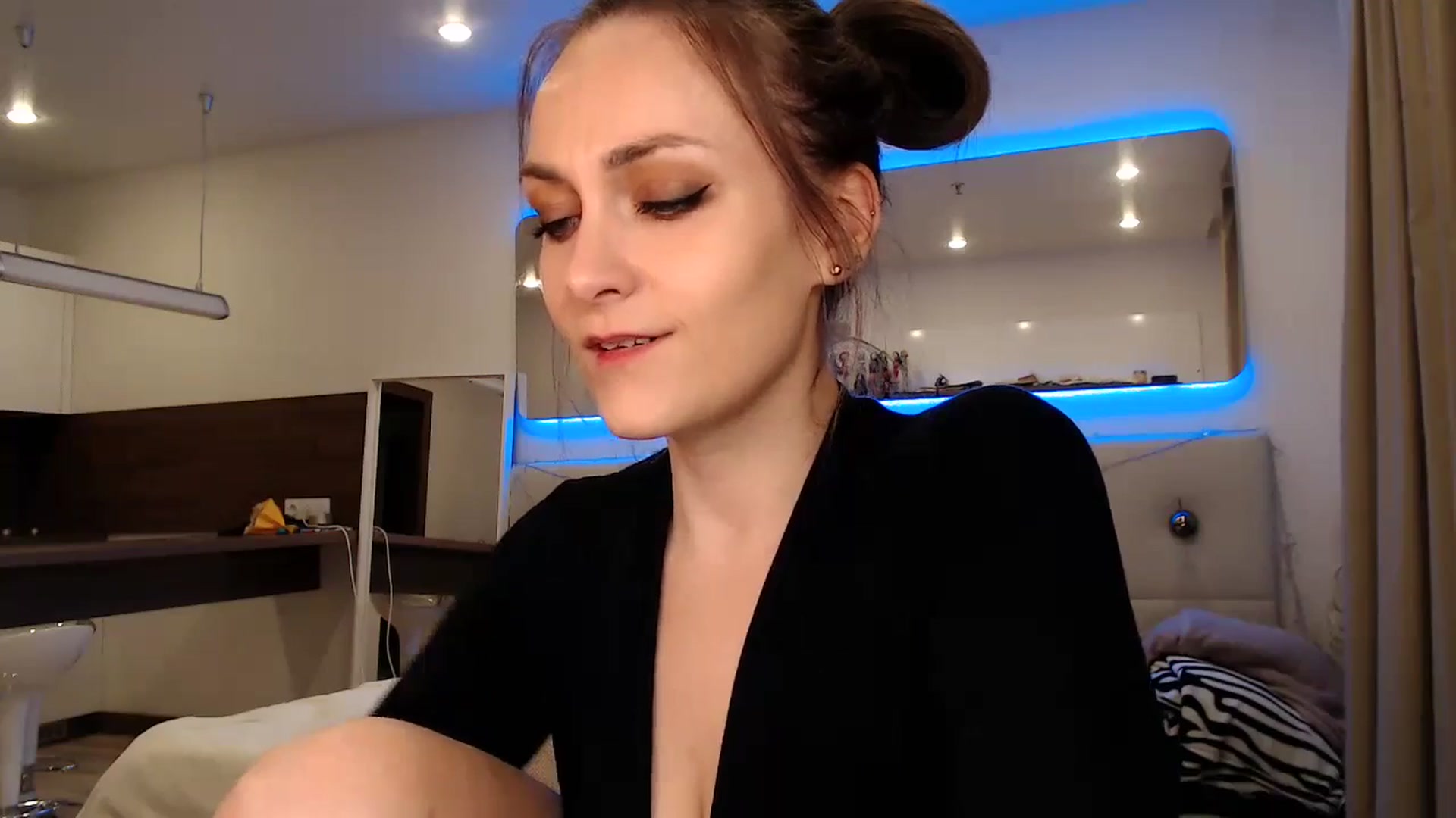 Gallery image thumbnail from Aby_Frost's myfreecams stream on, 04/19/2024, 18:34 image 14 of 20