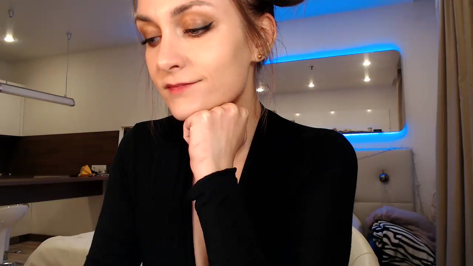 Gallery image thumbnail from Aby_Frost's myfreecams stream on, 04/19/2024, 18:34 image 6 of 20