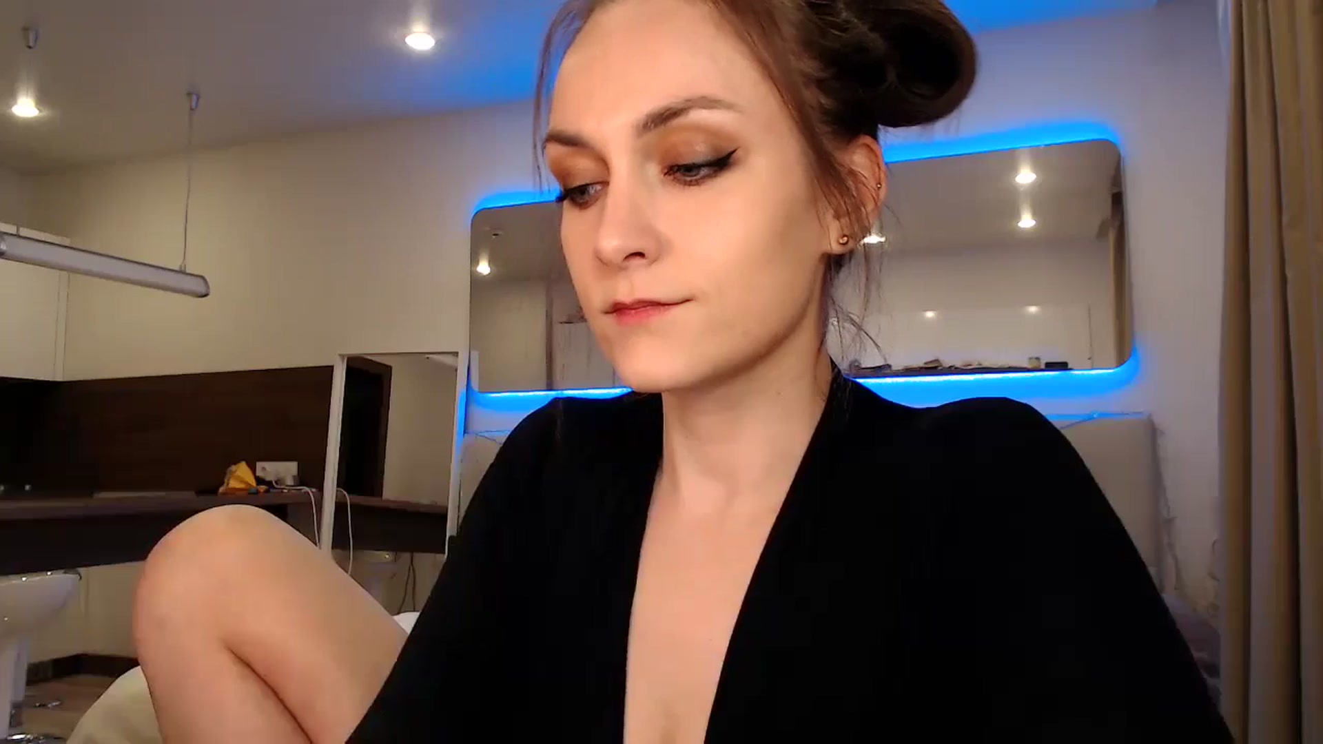 Gallery image thumbnail from Aby_Frost's myfreecams stream on, 04/19/2024, 18:34 image 8 of 20