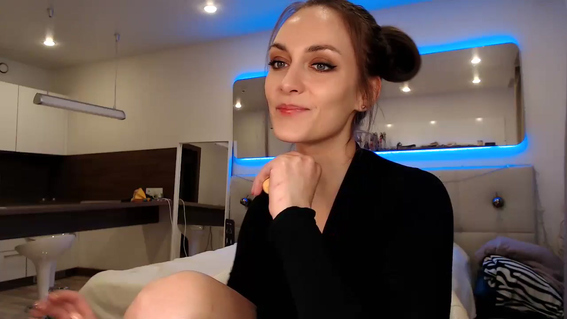 Gallery image thumbnail from Aby_Frost's myfreecams stream on, 04/19/2024, 18:34 image 11 of 20