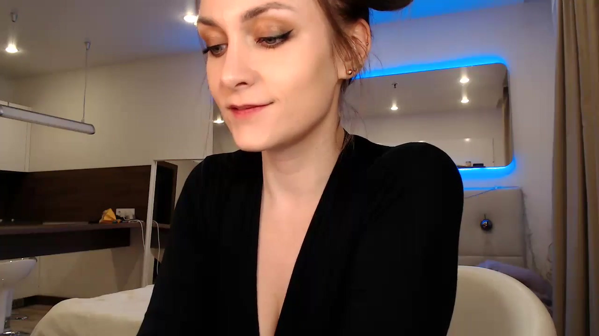 Gallery image thumbnail from Aby_Frost's myfreecams stream on, 04/19/2024, 18:34 image 4 of 20