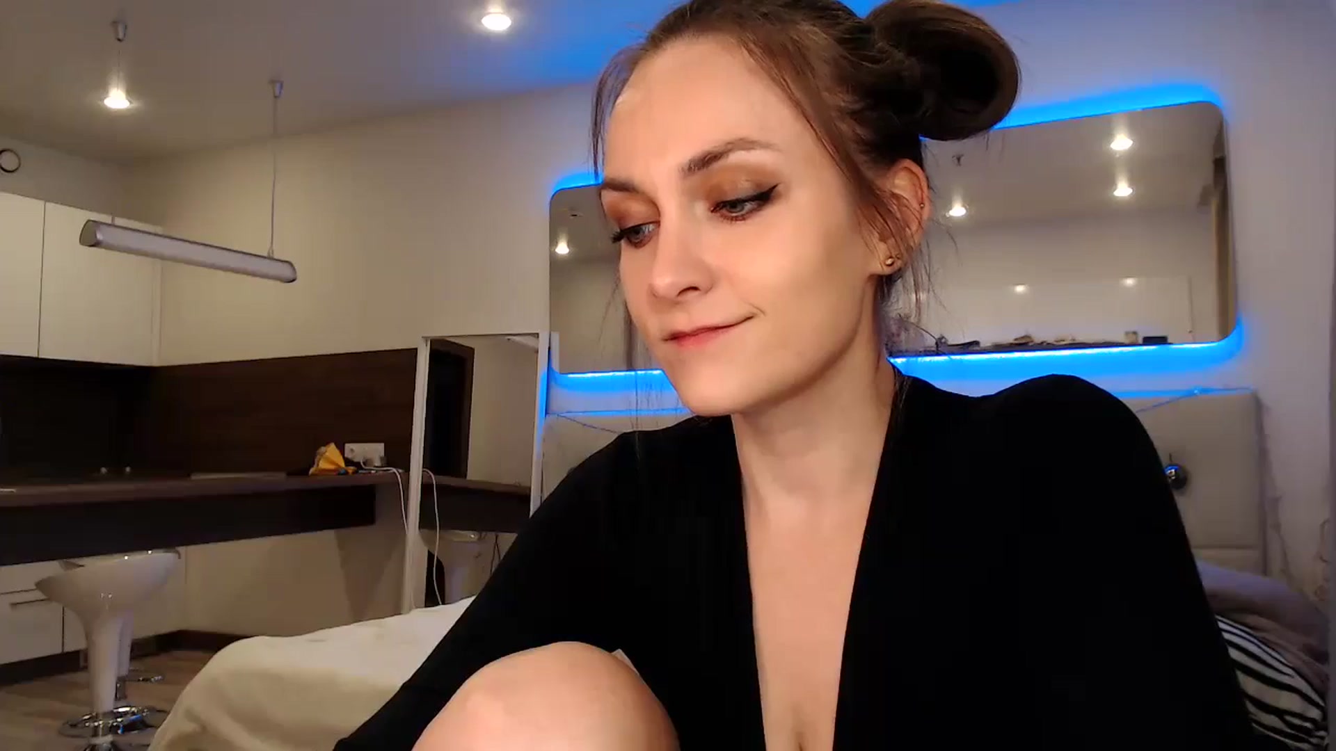 Gallery image thumbnail from Aby_Frost's myfreecams stream on, 04/19/2024, 18:34 image 12 of 20