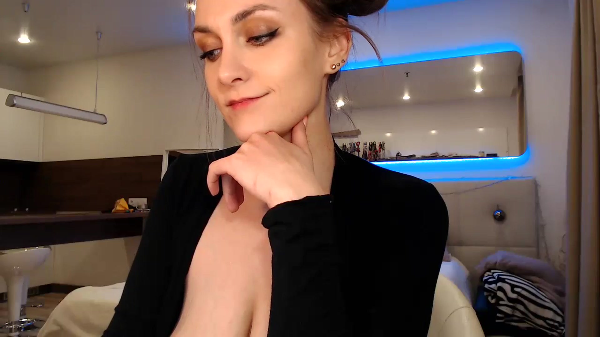 Gallery image thumbnail from Aby_Frost's myfreecams stream on, 04/19/2024, 18:34 image 19 of 20
