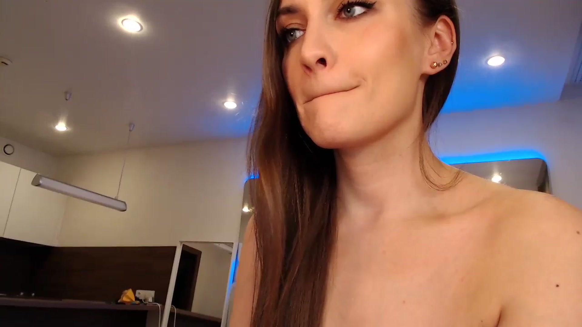 Gallery image thumbnail from Aby_Frost's myfreecams stream on, 04/28/2024, 18:28 image 10 of 20