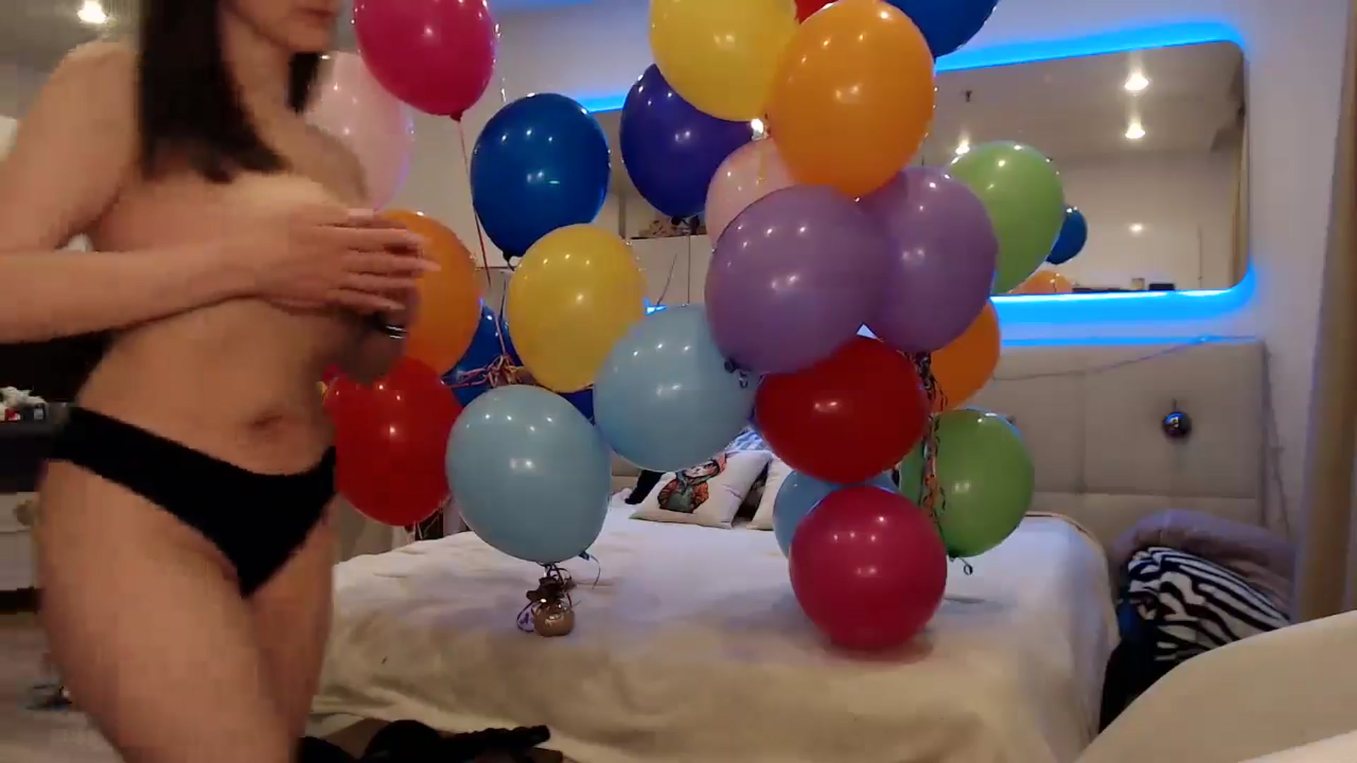 Gallery image thumbnail from Aby_Frost's myfreecams stream on, 05/25/2024, 22:12 image 8 of 20
