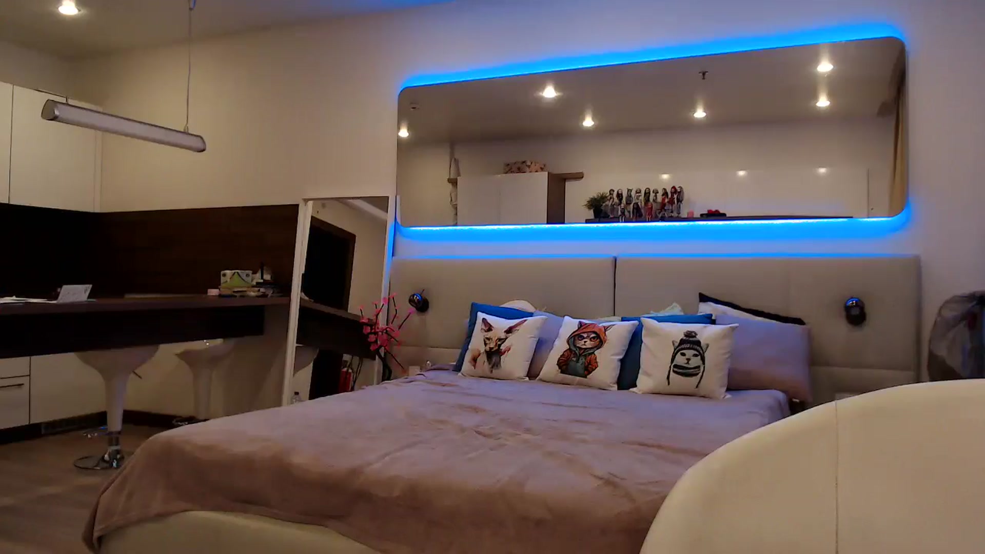 Gallery image thumbnail from Aby_Frost's myfreecams stream on, 03/16/2025, 20:39 image 3 of 20