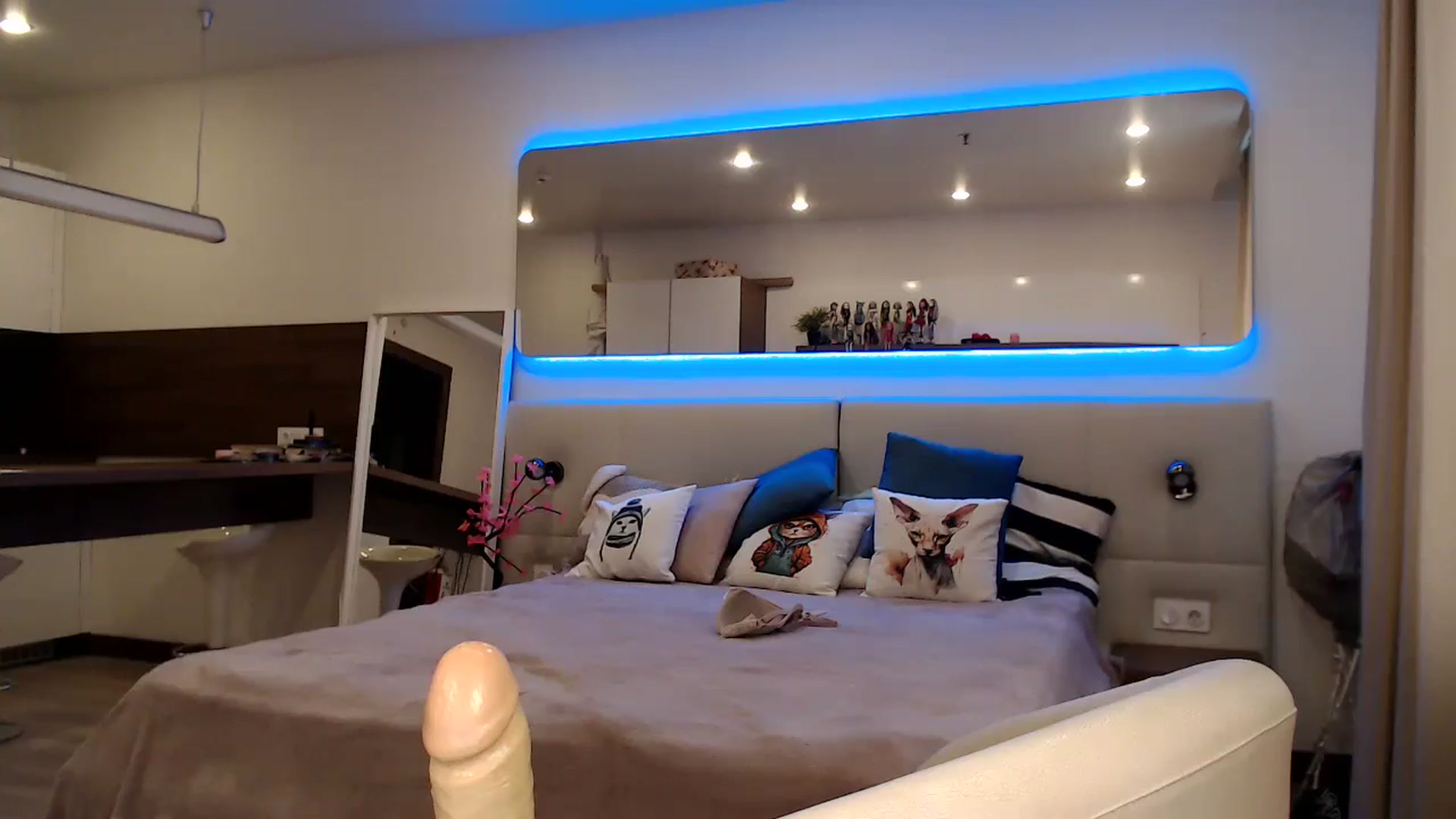 Gallery image thumbnail from Aby_Frost's myfreecams stream on, 05/26/2025, 04:36 image 12 of 20