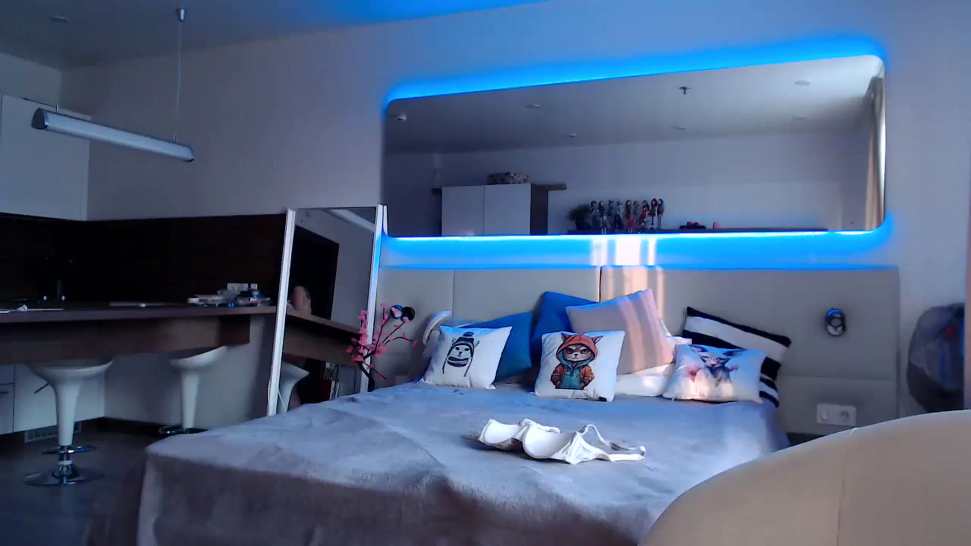 Gallery image thumbnail from Aby_Frost's myfreecams stream on, 06/08/2025, 18:22 image 7 of 20