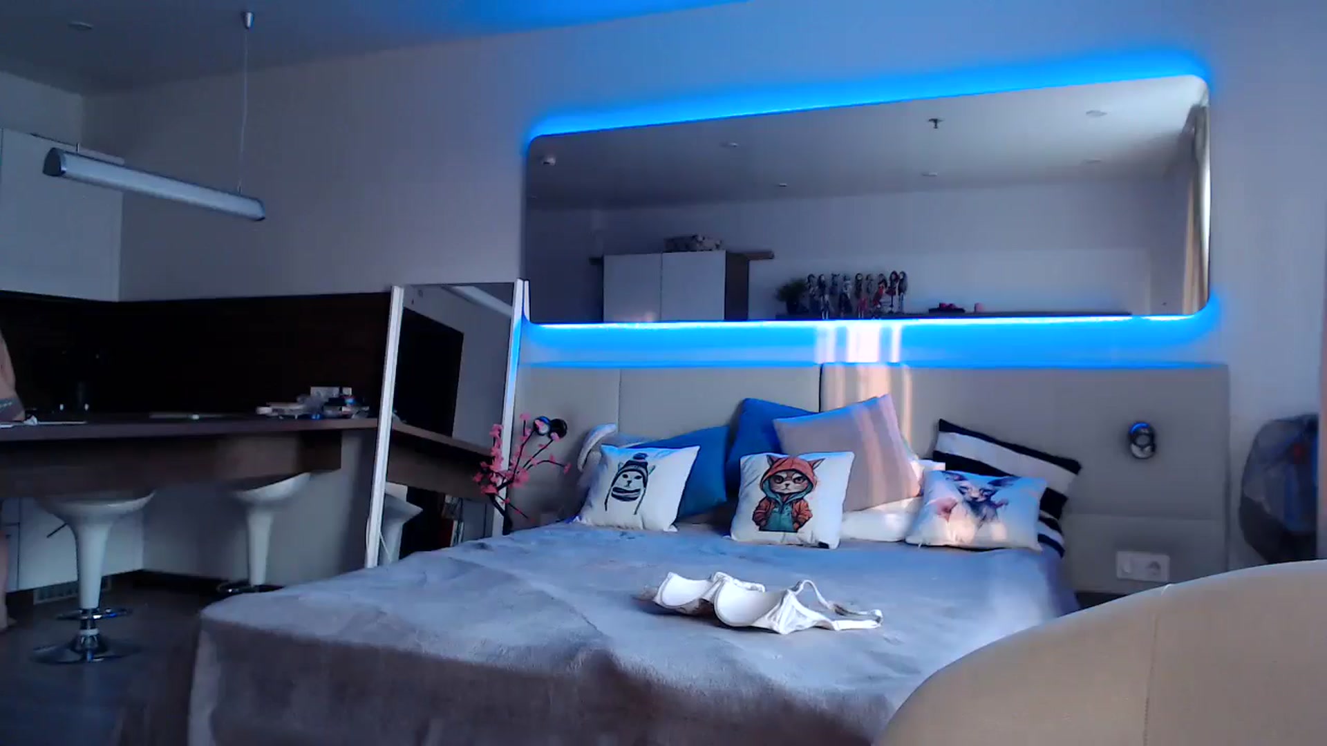 Gallery image thumbnail from Aby_Frost's myfreecams stream on, 06/08/2025, 18:22 image 8 of 20