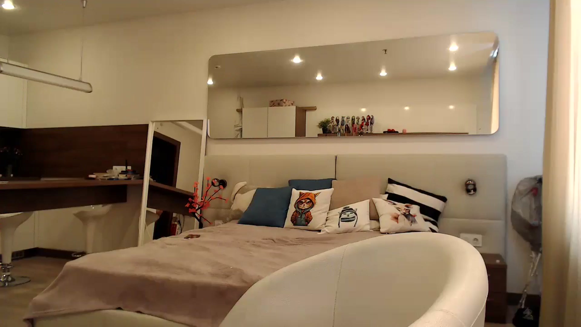 Gallery image thumbnail from Aby_Frost's myfreecams stream on, 06/16/2025, 07:22 image 19 of 20
