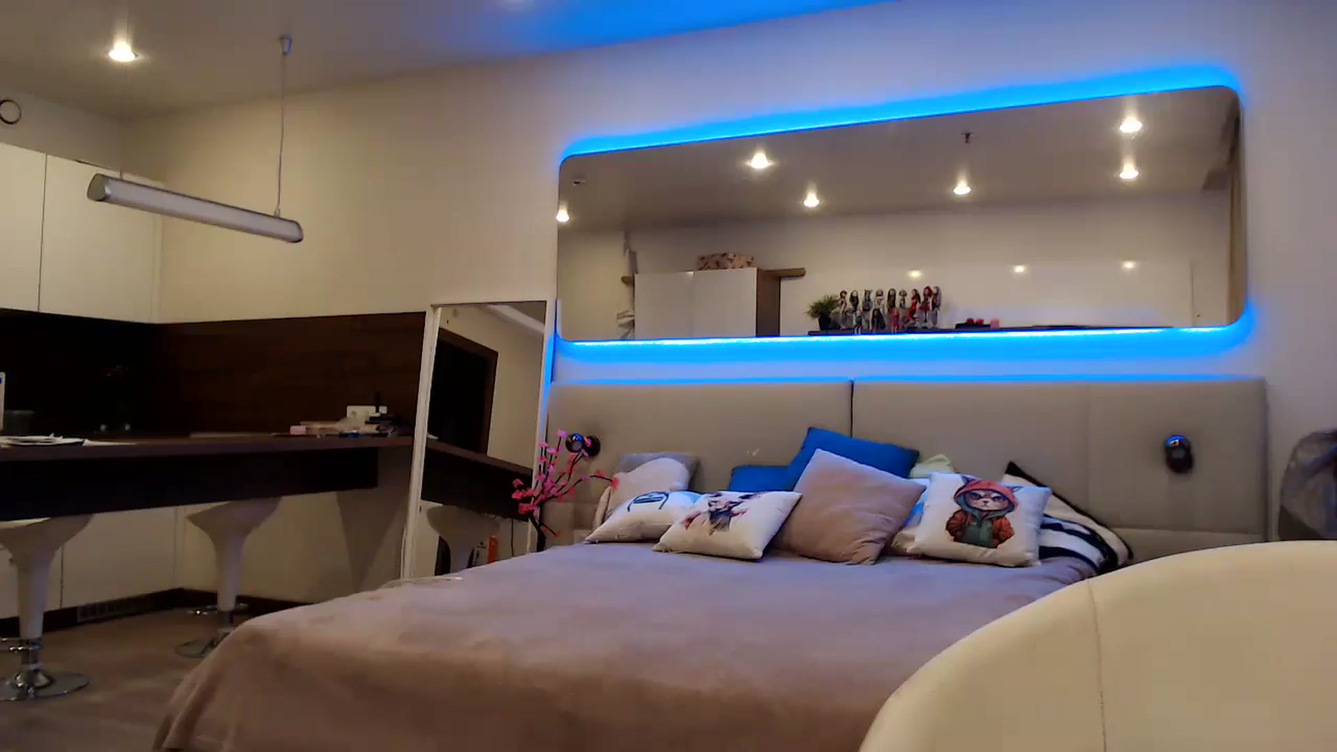 Gallery image thumbnail from Aby_Frost's myfreecams stream on, 08/23/2025, 20:45 image 15 of 20