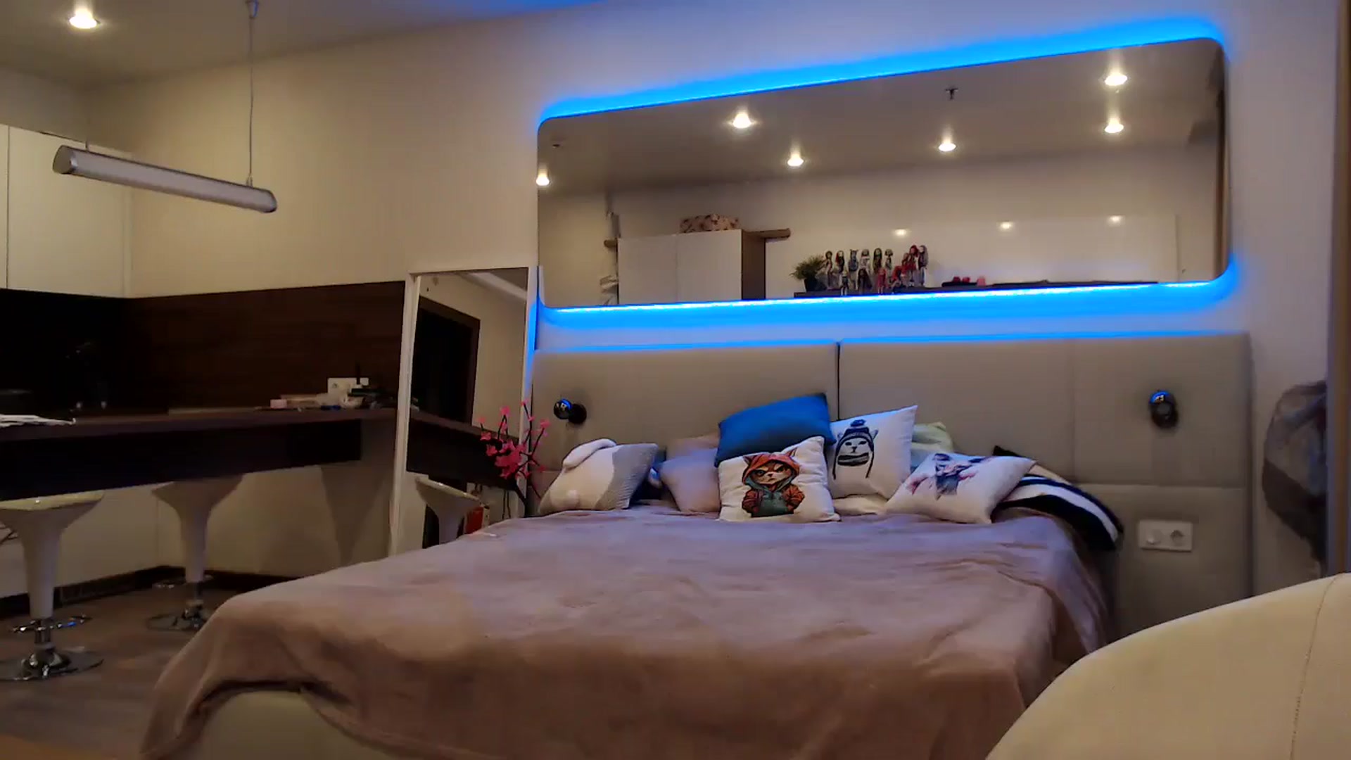 Gallery image thumbnail from Aby_Frost's myfreecams stream on, 11/12/2025, 18:35 image 13 of 20
